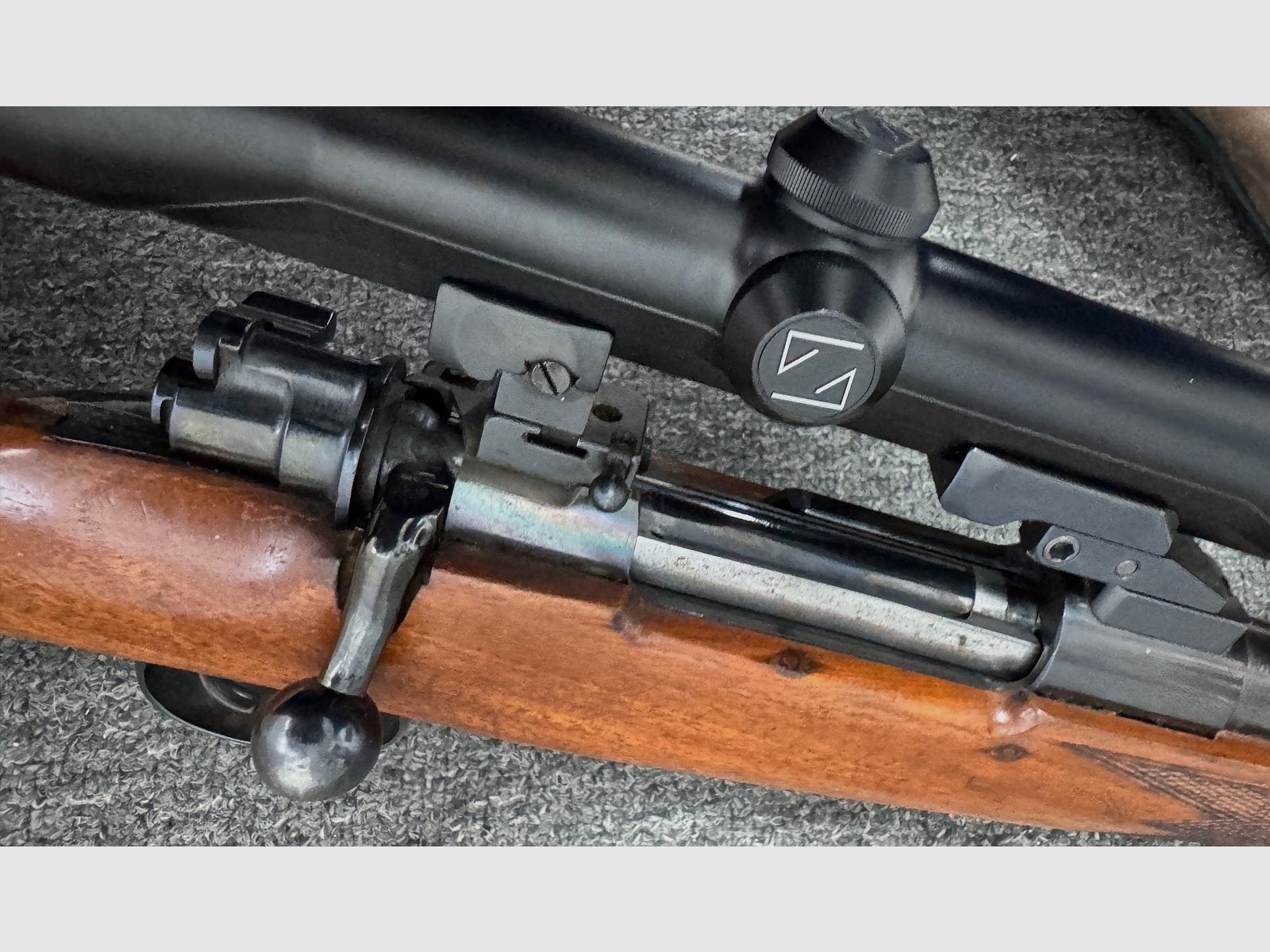 98er in het kaliber .243 Win met Zeiss Diatal ZM 6x42 T*