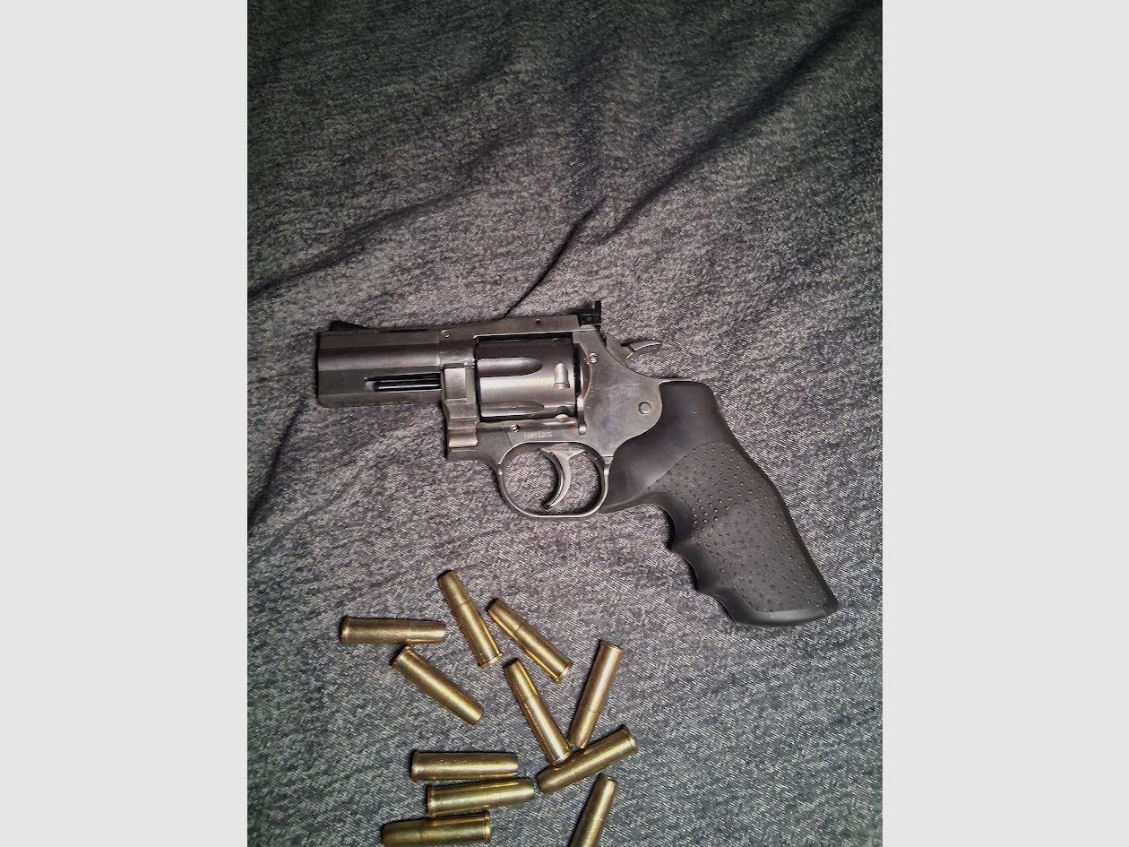 Revolver CO2 Dan Wesson 357 Magnum + 12 bossoli per diabolo da 4,5 (prezzo stracciato per bisogno di soldi), immagine 1 di 4