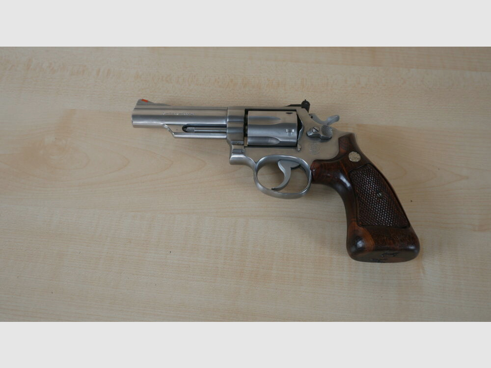 Smith & Wesson	 66 - 1