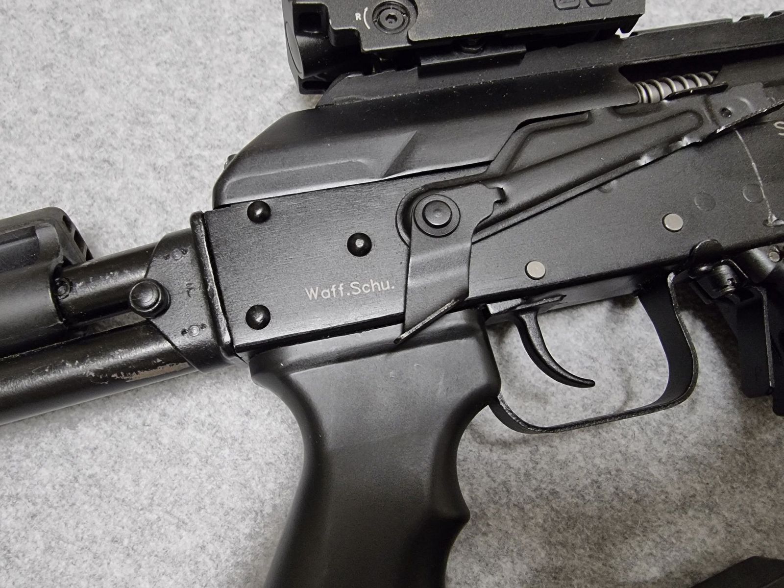 Molot Vepr 12-E Politie - kal. 12/76 - compacte zelfladende shotgun in Kalashnikov-stijl met insteekmagazijnen