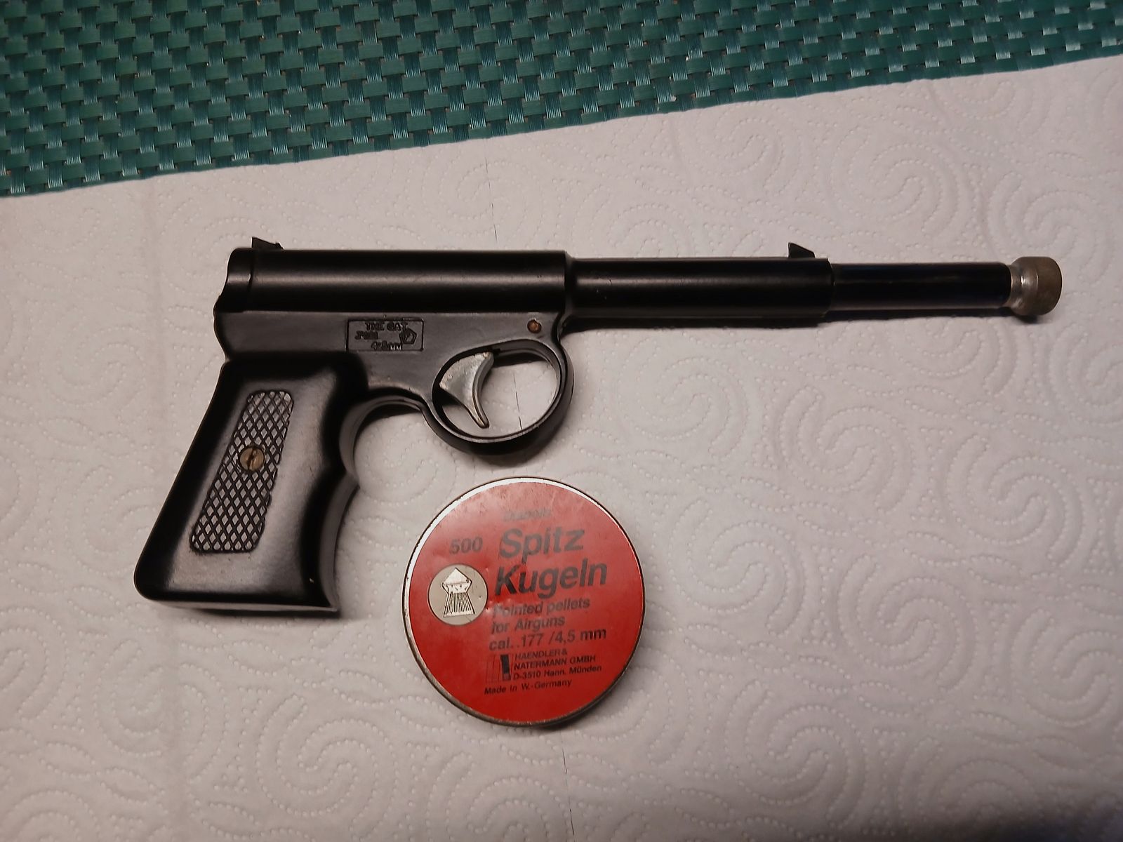 TJ Harrington “The Gat Red Box” .177 Pop-Out-Pistole.