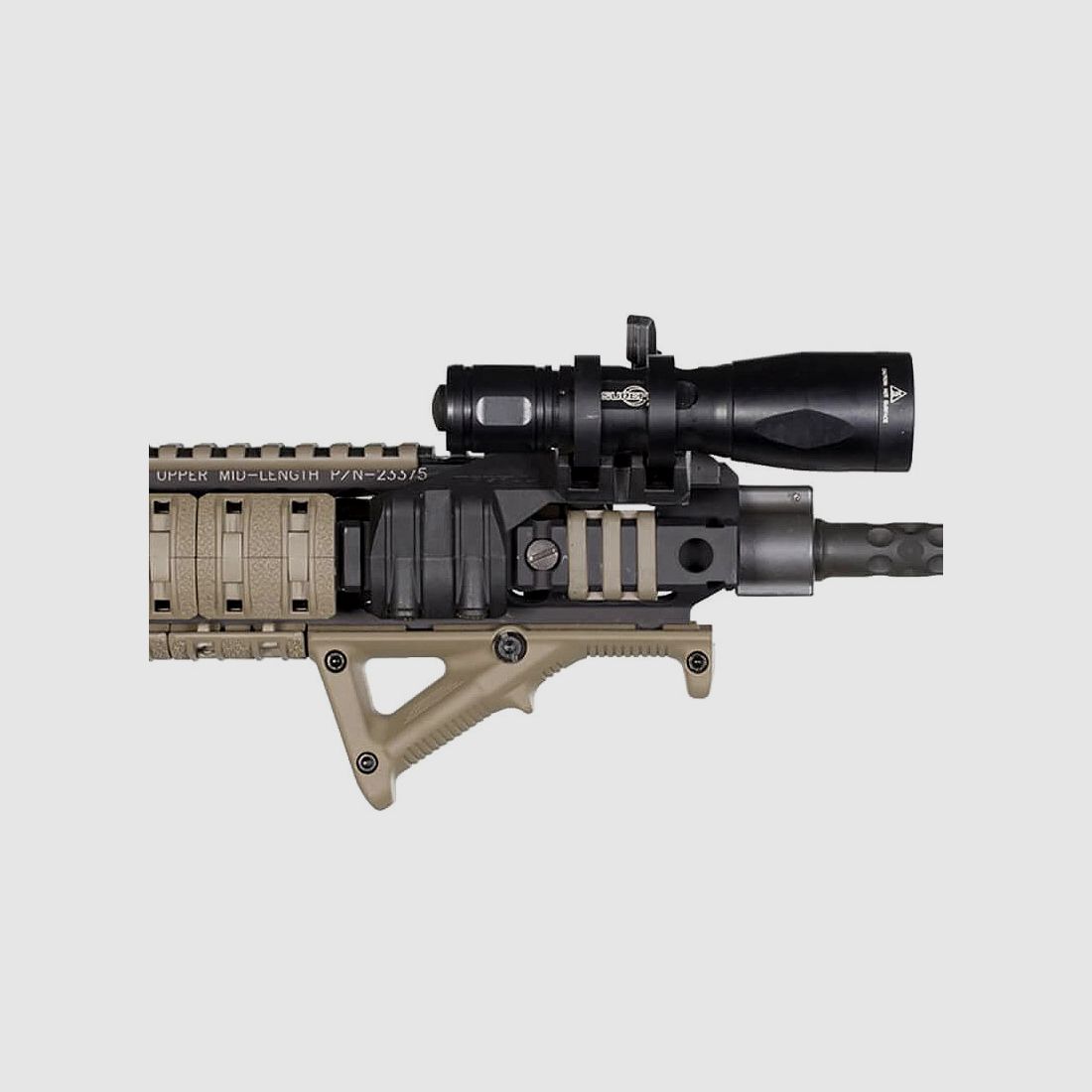 MAGPUL Rail Light Mount links, 11 uur