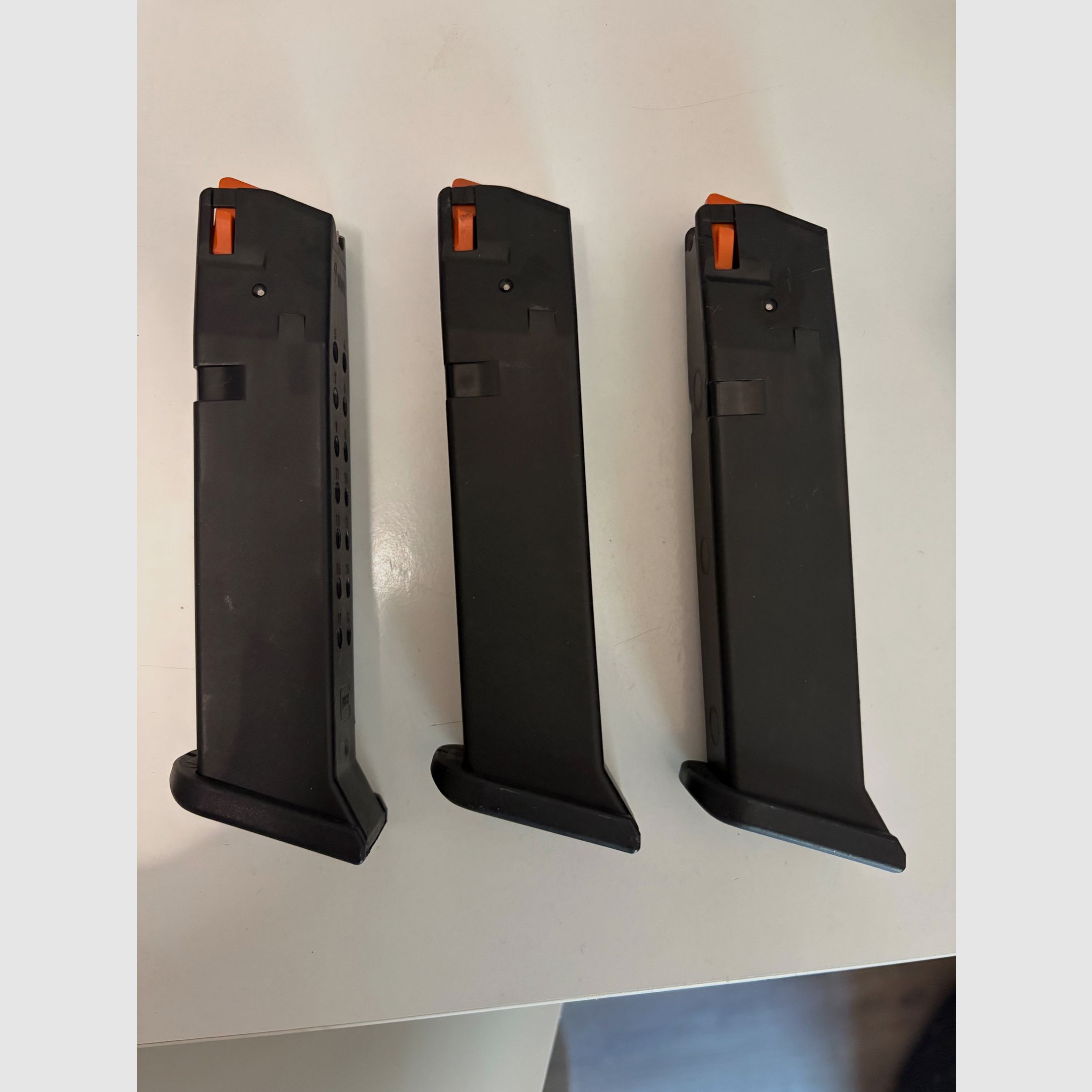 Glock 17 Gen5 French Army Edition (Grün/Schwarz) 9mm P.A.K. – Komplettset mit 3 Magazinen, Holstern & Munition (Nur Abholung), Bild 3 von 7