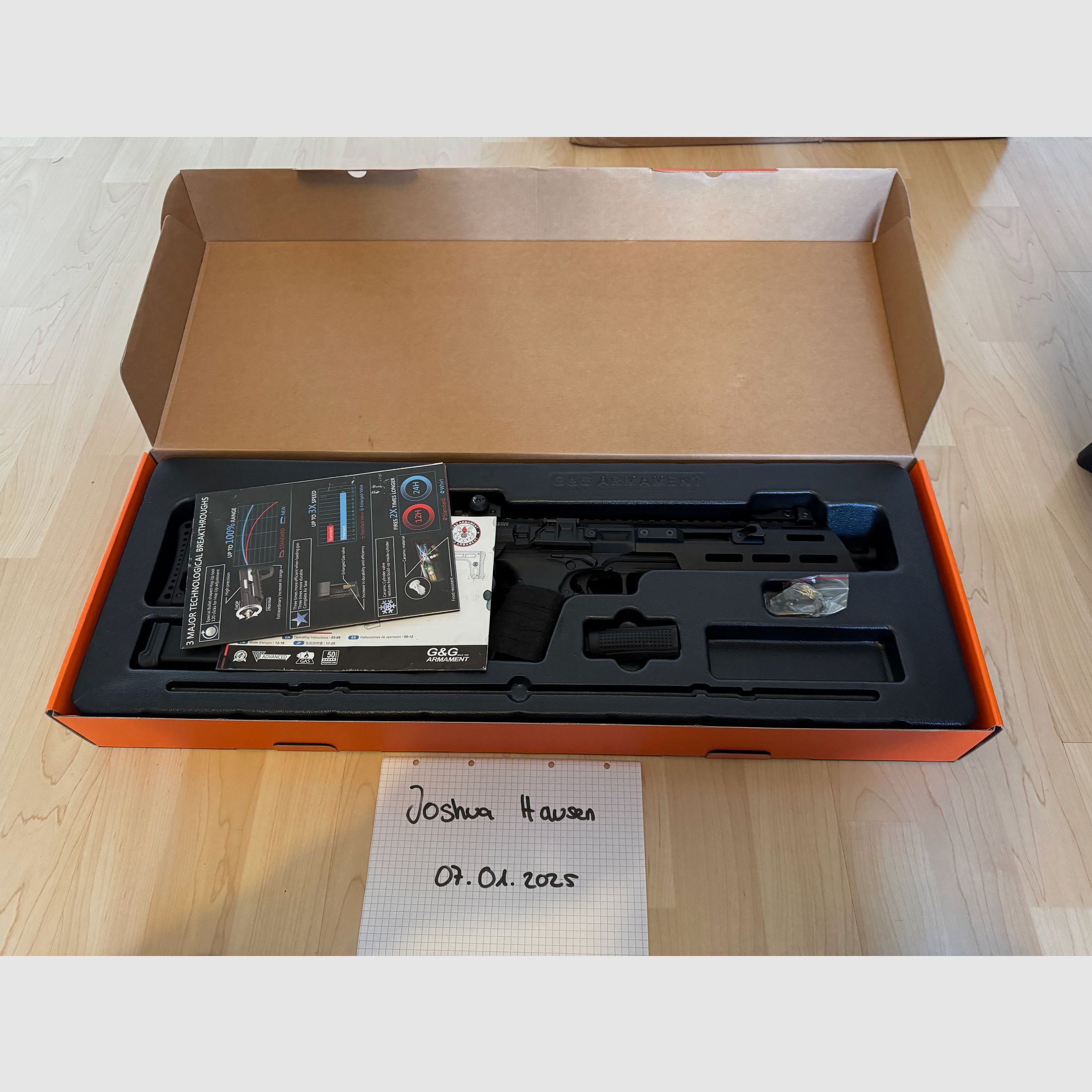 BUNDLE: G&G SMC-9 GBB Airsoft +++ Gas Magazine (50 BBs) +++ SMC-9 GBB Drum Mag +++ Firefield Impact Reflex Sight +++ Tracer +++ Koffer