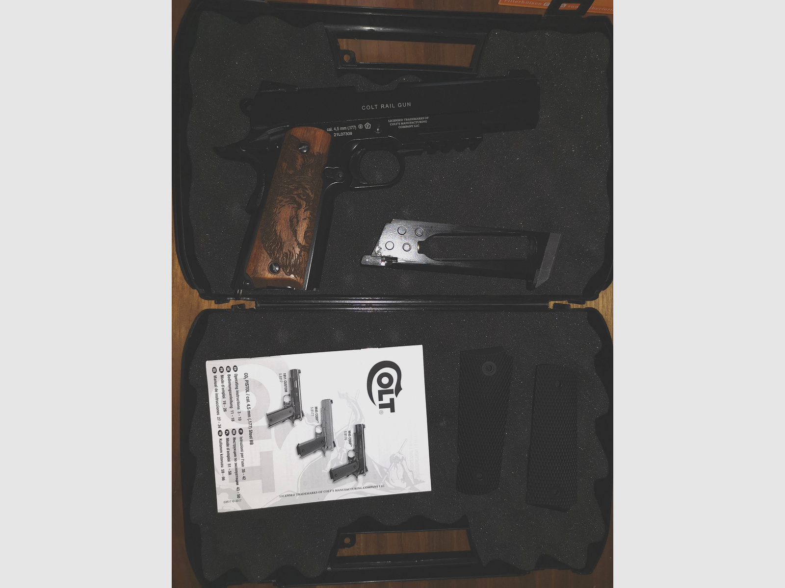 Colt Government M45 mit handgefertigtem Holzgriff Co2 4,5mm Blow Back
