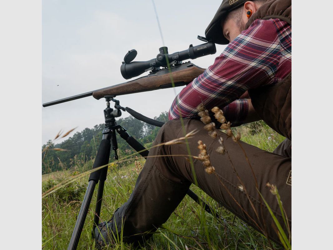 Spartan Precision Equipment Ascent Tripod™ Gen 2 Woodland mit Davros Pro Head™ und Trekkingstockgriffen
