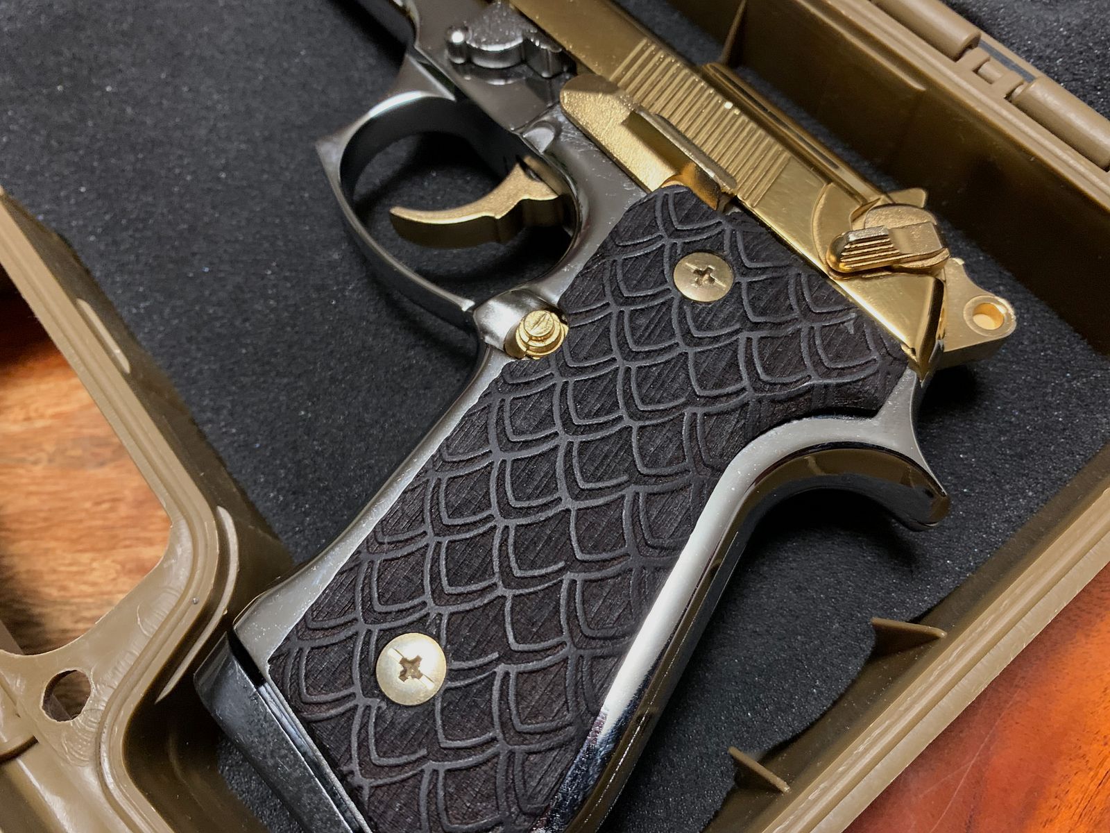 Reck Miami 92F, 9mm P.A.K. 24k gold-plated and chrome-plated
