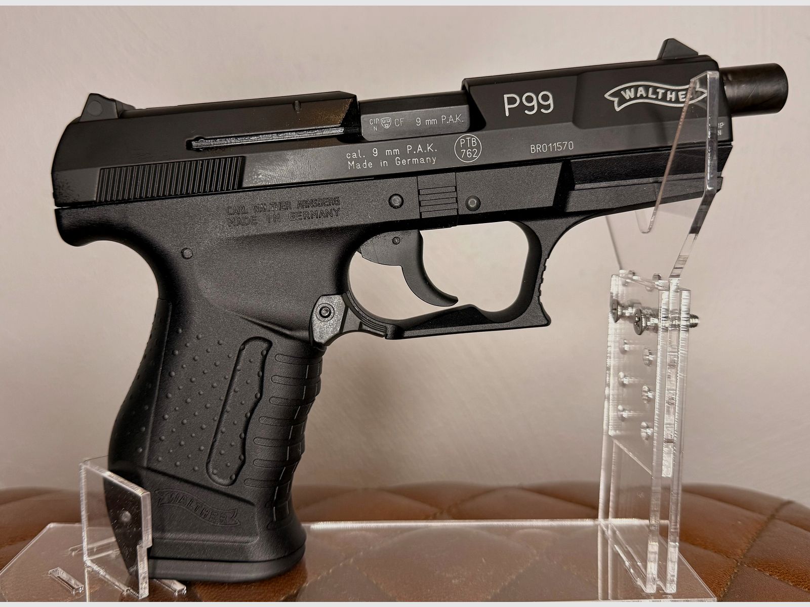 Walther P99 mit Mündungsgewindeschoner 9mm PAK