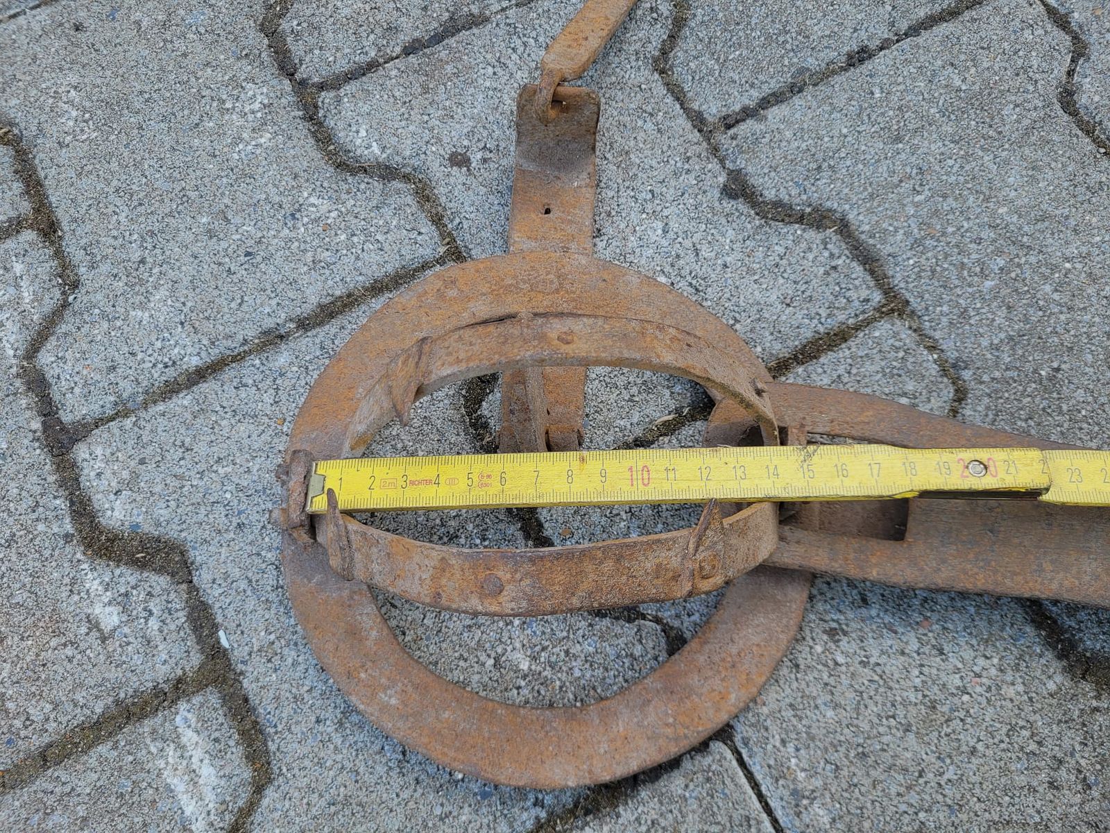 Fangeisen Dekoration ca. 15cm Durchmesser und ca. 46cm Gesamtlänge, kleines Fangeisen für Sammler