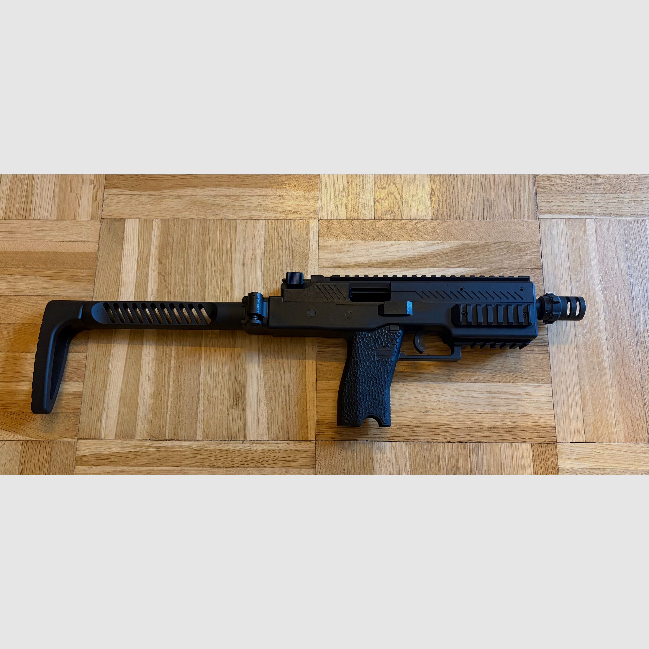 VMP-1 SMG GBB – Like new – Complete set with 2 magazines & silencer