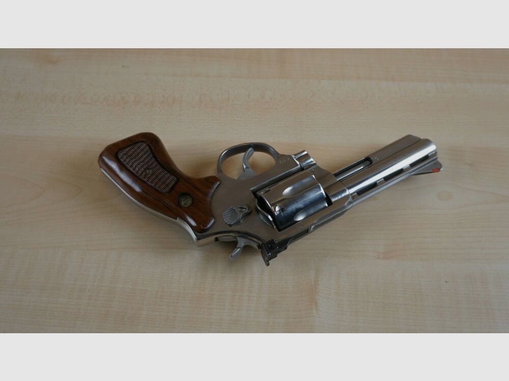 Taurus 689