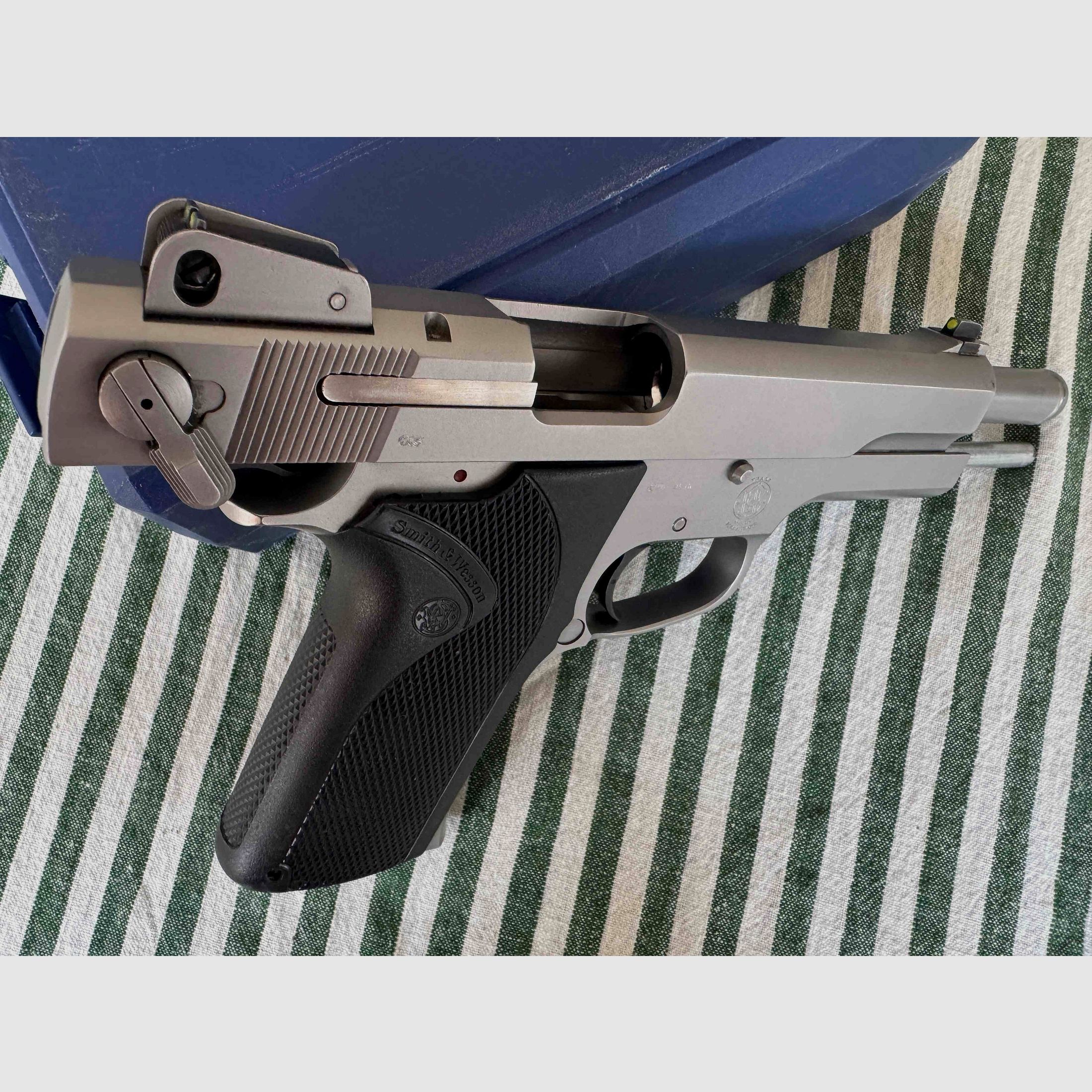 Smith & Wesson 4506-1 in .45 Auto