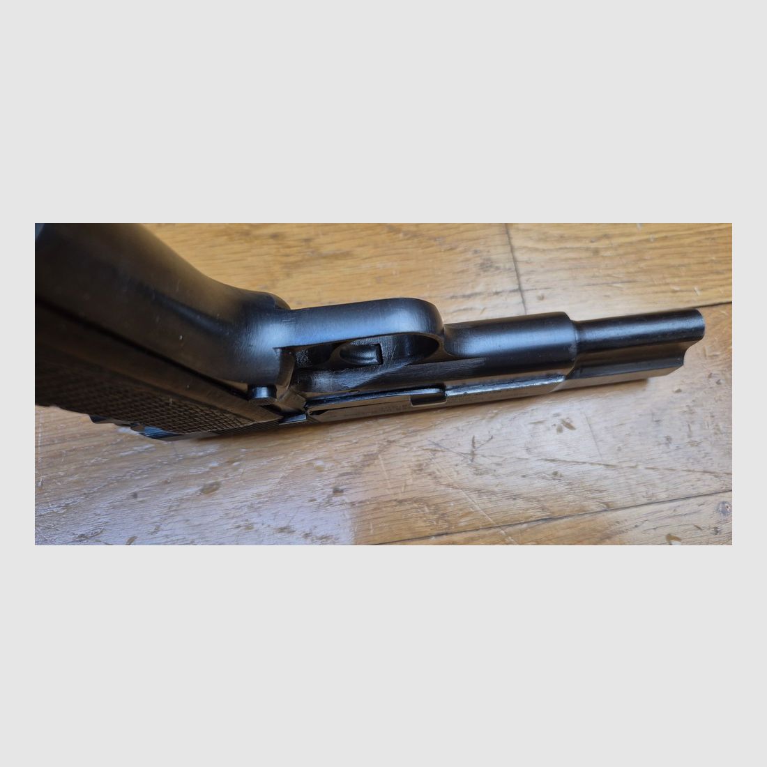 Beautiful Browning GP 35 or P640(b) / P35(b) – 9 para – Latest production from the summer of 1944 – Fixed sight – Magazine of the same production – Frost and Jahnel holster from Breslau from 1941 and 2nd modern magazine – Good barrel, beautiful markings and impeccable mechanics – Very nice example in TBE / TBE+, image 11 of 28