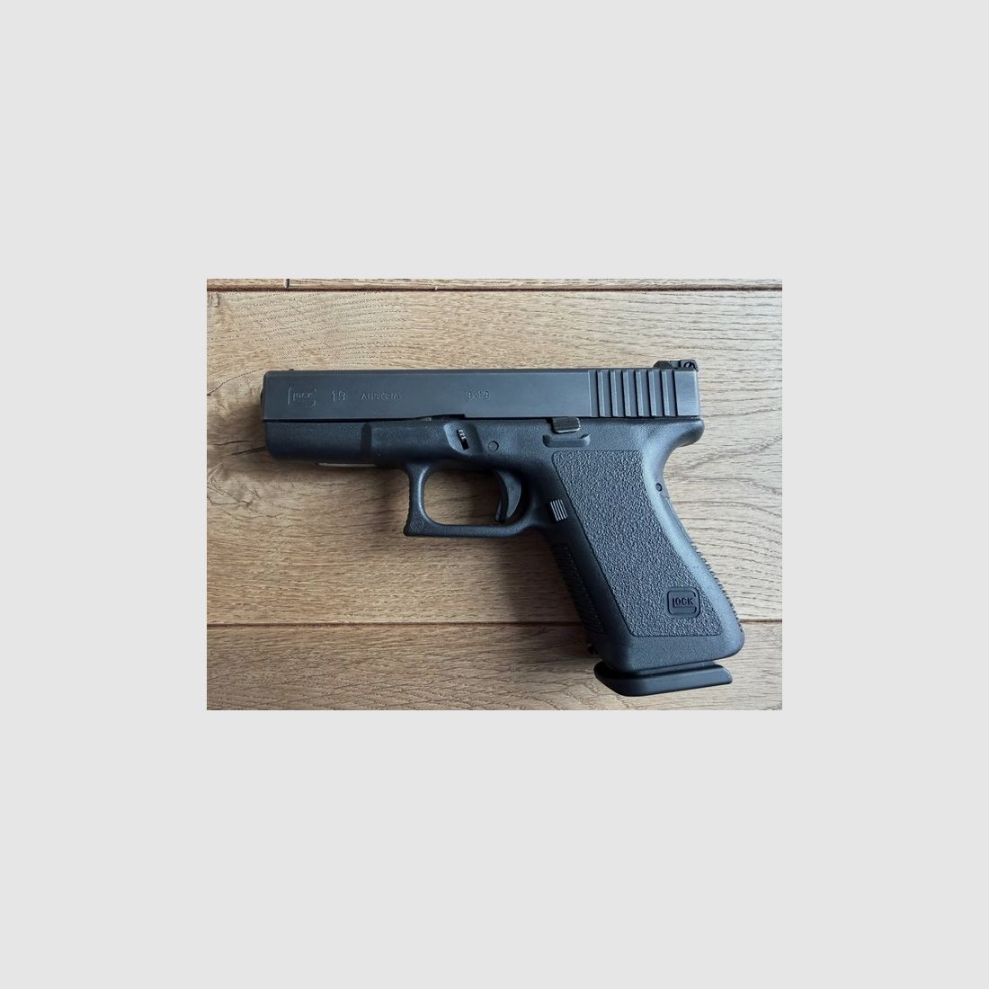 Glock 19 Gen 2 9mm - estado original muy bueno - 3 magazines - funda deportiva