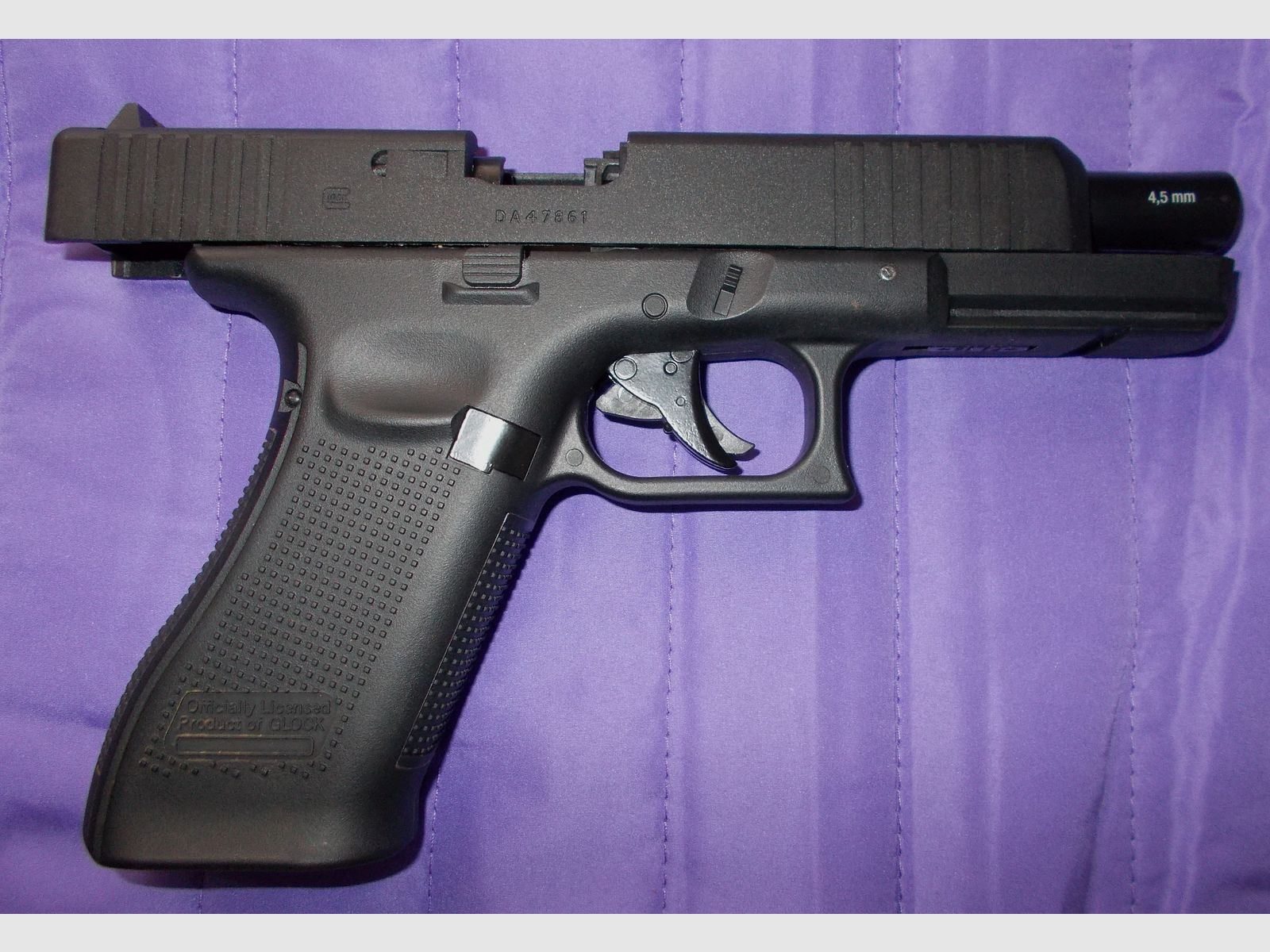 Umarex Glock 17 Gen 5 Blowback 4.5mm DIABOLO + 2nd magazine and case