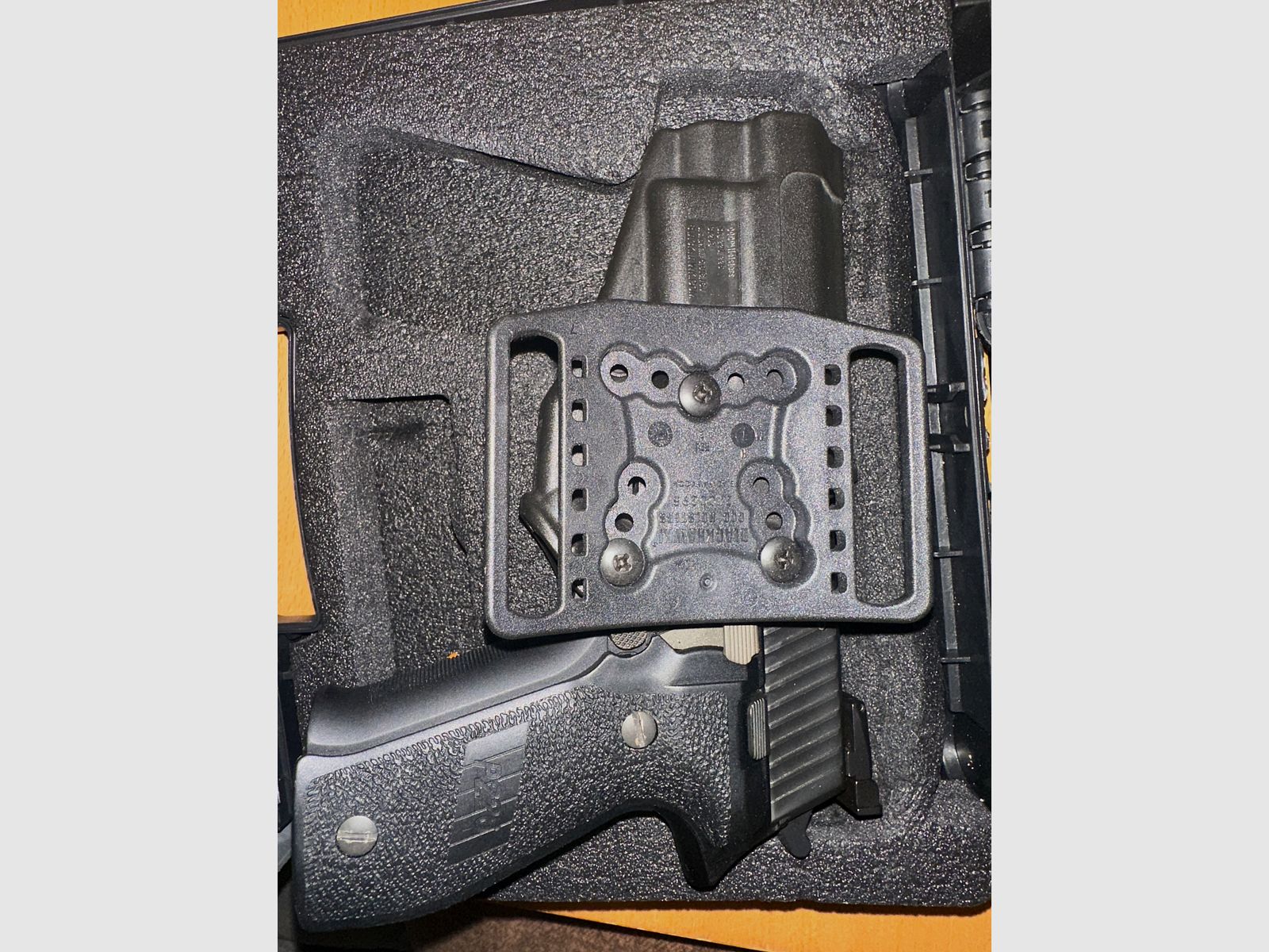  SIG Sauer Ha.Pistol 9mmLuger SIG Sauer P226 US Navy-SEALS (9mmPara/9x19) and HOLSTER