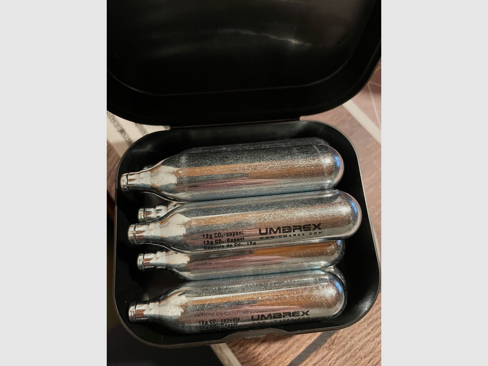 Umarex Glock 17 Gen 5 T4E Cal. .43 con 5 julios y un amplio equipamiento y cargador de repuesto