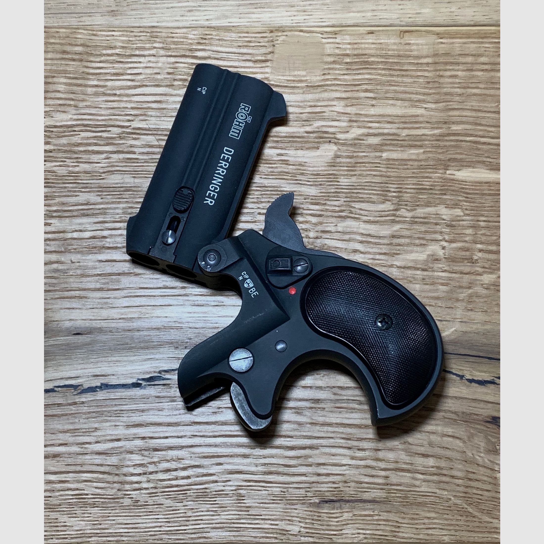 Röhm Derringer, signal pistol caliber 9mm blank