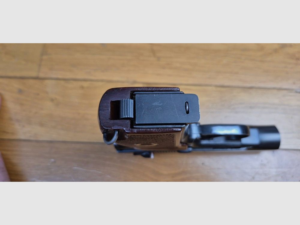 Bardzo ładny pistolet Makarov lub PM – Kal. 9×18 Makarov – Broń bułgarska – Dobre oryginalne bułgarskie okładziny – Brązowanie na poziomie 99,7% – Mechanika w doskonałym stanie – Wspaniały luf – Symboliczna broń zimnej wojny – Doskonały stan – TBE++, zdjęcie 8 z 19