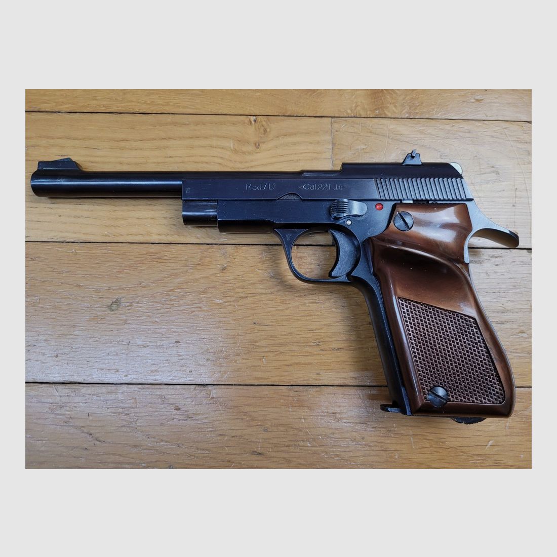 Schöner Unique Modell D6 – Kal. 22LR – Lauf 6 Zoll – Ausgezeichneter mechanischer und ästhetischer Zustand – Zehn-Schuss-Magazin – Sehr zuverlässiges Modell aus Vollstahl – In Originalverpackung für einen Zustand der Waffe, der nahezu neu ist!, Bild 3 von 21