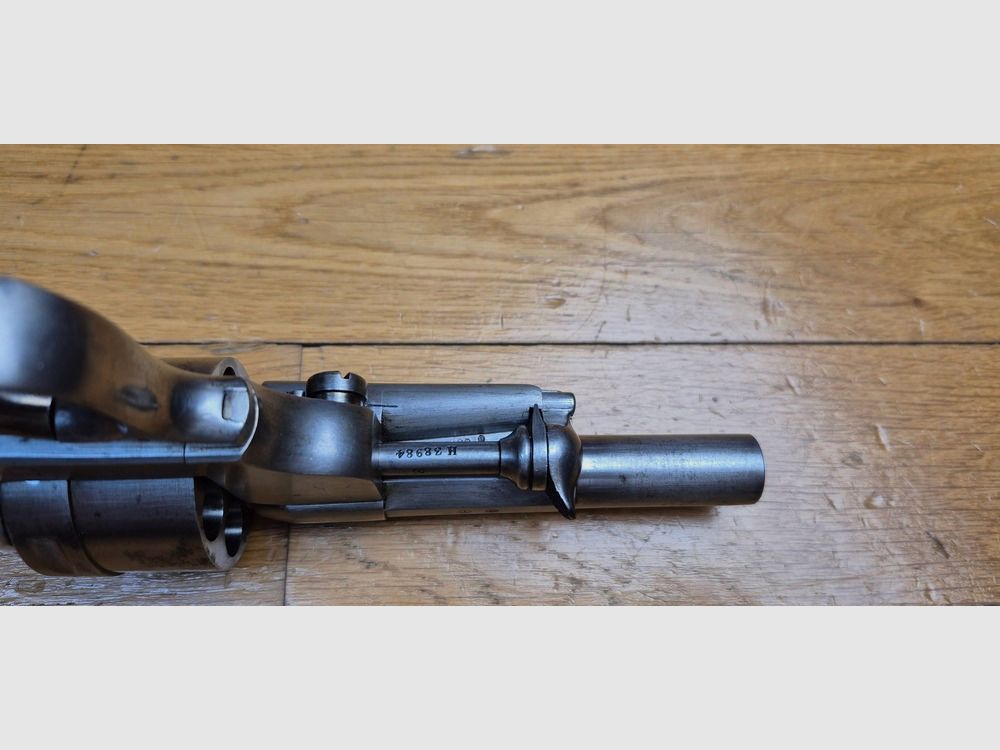 Très beau revolver réglementaire Modèle 1873 – Calibre 11mm73 – Intégralement mono matricule – Encore du jaune paille d&rsquo;origine après 145 ans ! – MAS en 1881 – Très bonne mécanique, beau canon et belles chambres – TBE /TBE+, image 12 sur 21