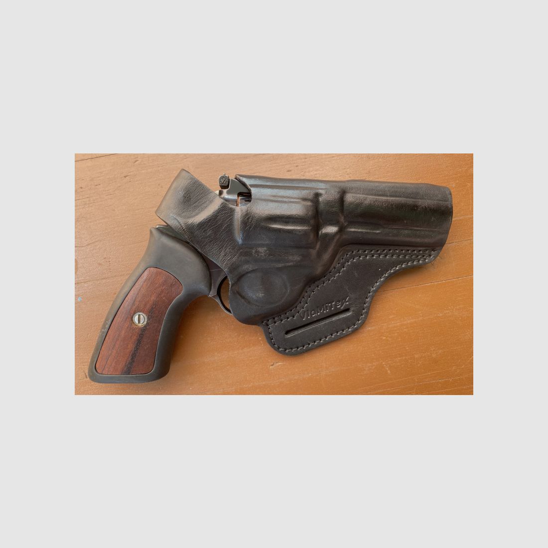 Ruger GP100 .357Mag .357 4"-Lauf brüniert mit Lederholster Fangschuß