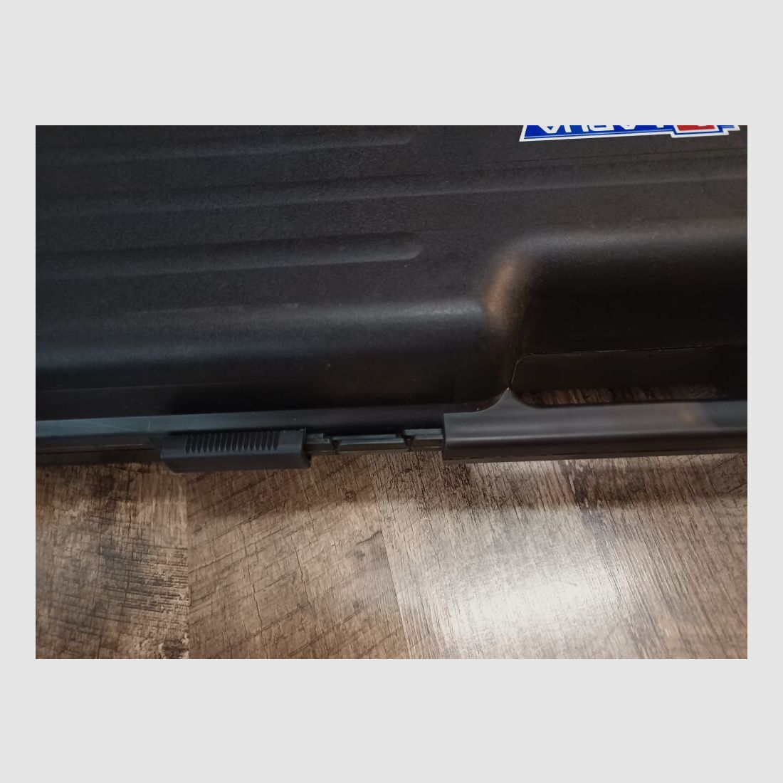 Diverse harde koffers verschillende