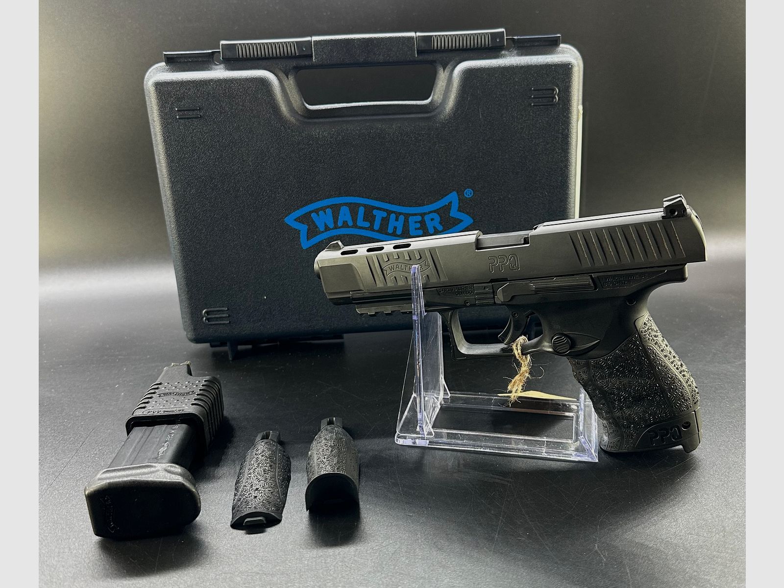 Demonstration weapon Walther semi-automatic. Pistol PPQ M2 9x19 5" 15R 9mm Luger