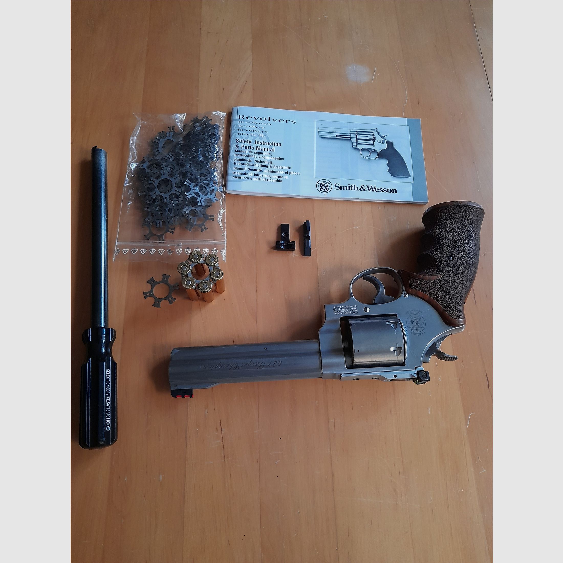 Sport revolver S&W 627 caliber: .357 Mag./.38 Special