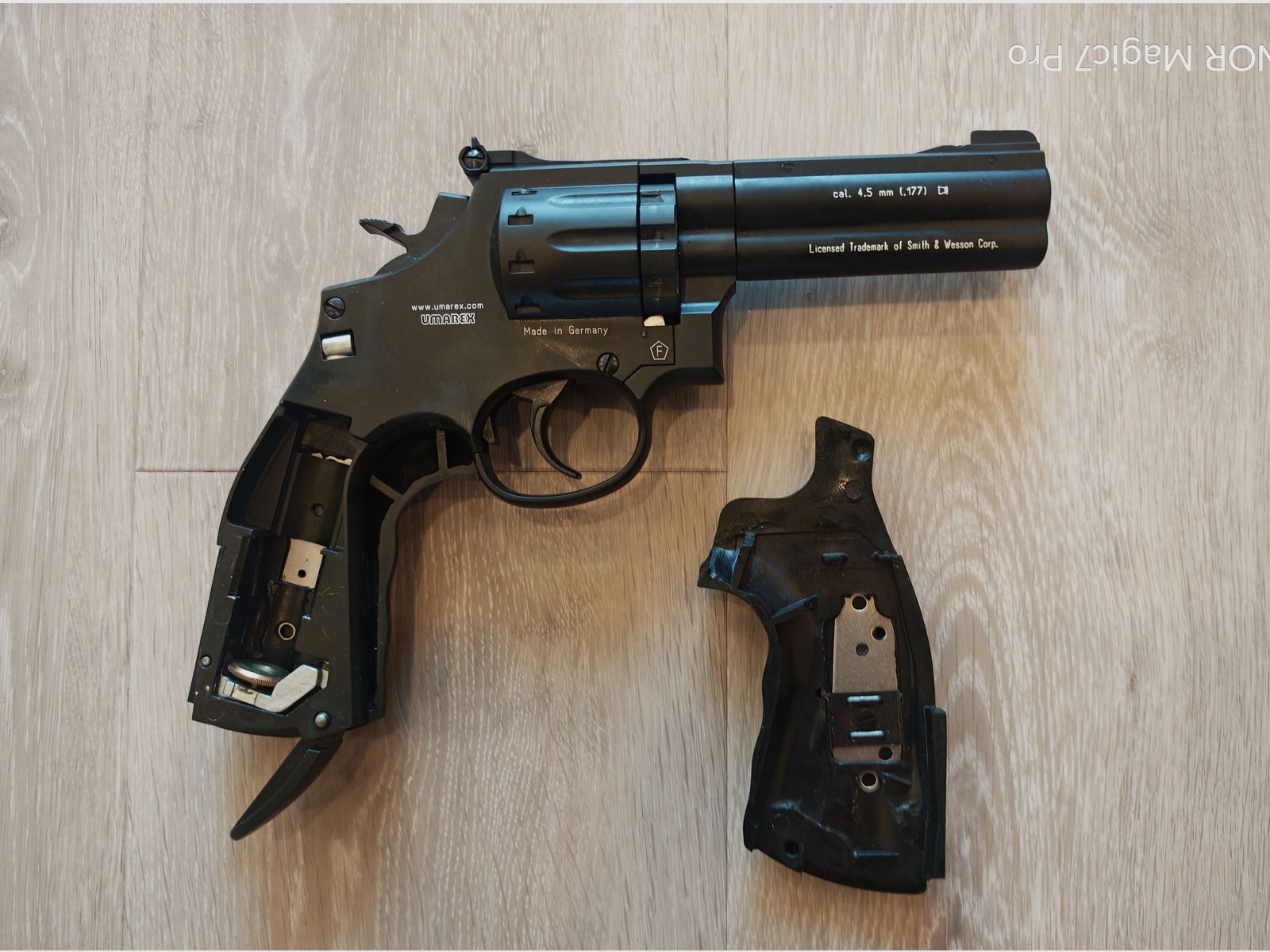 Smith & Wesson 586 revolver Co2. Longueur de canon de 6 pouces + 3,5 pouces, silencieux, 4,5 mm, mallette.