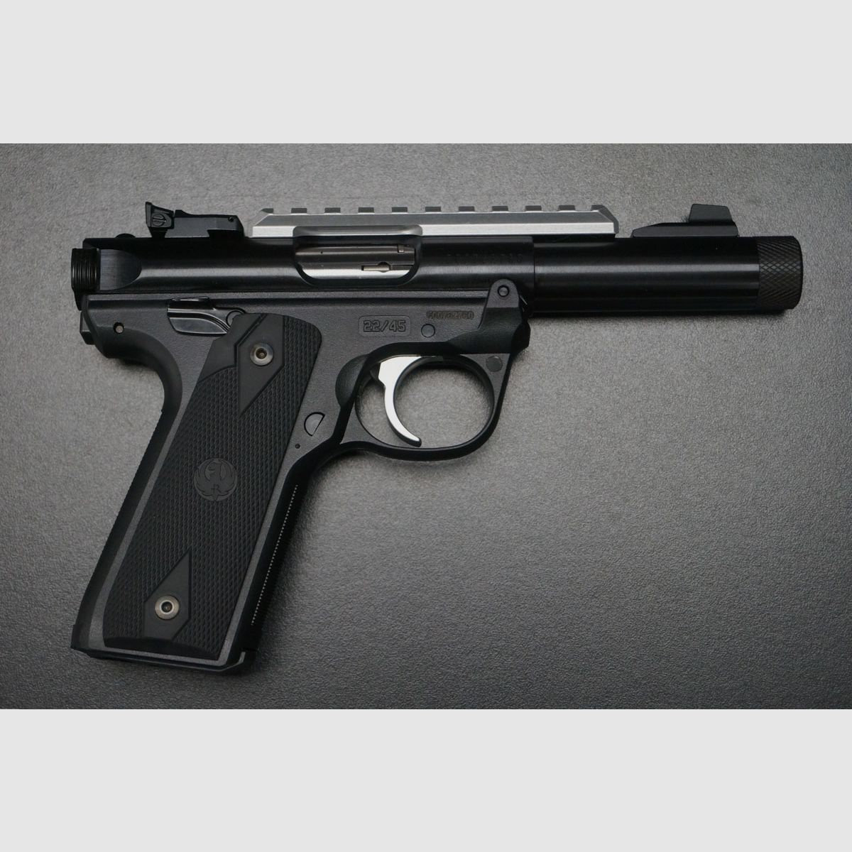 Ruger Mark IV 22/45 Blued, afbeelding 1 van 7