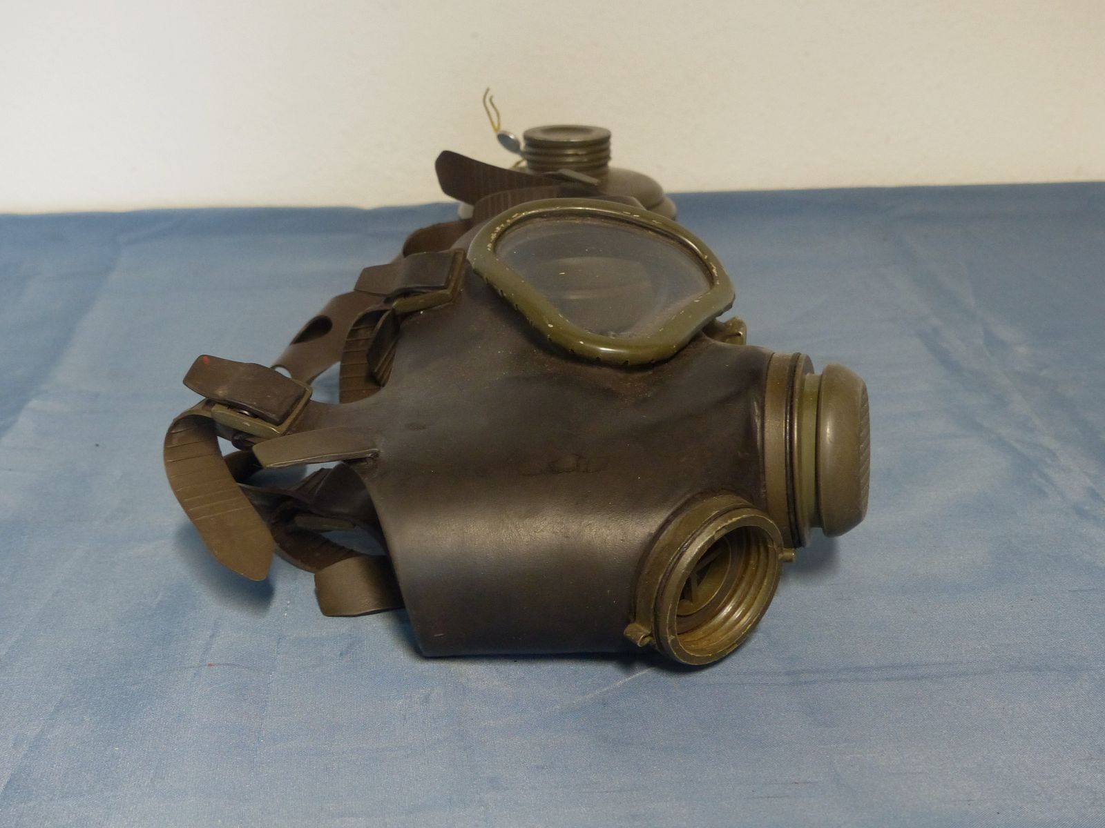 Original Bundeswehr Gasmaske Atemschutz M 65 ABC mit Filter 70er