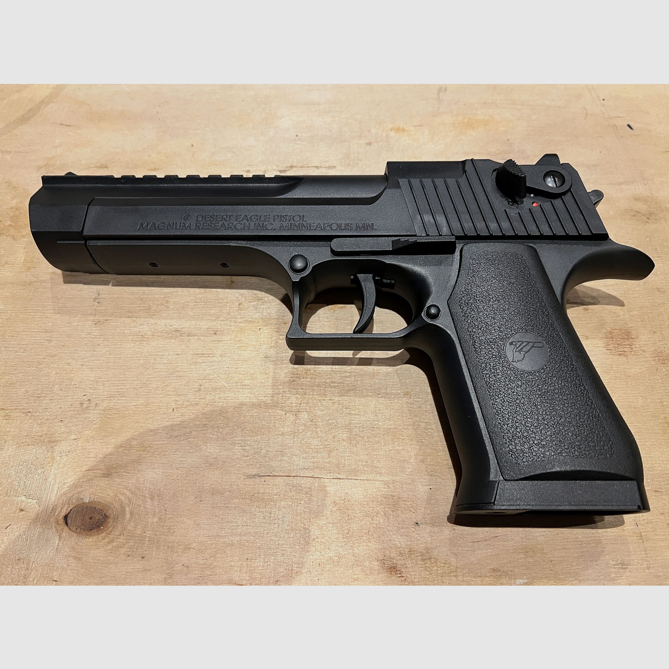Desert Eagle CO2 Pistole Magnum Research INC. Minneapolis MN.