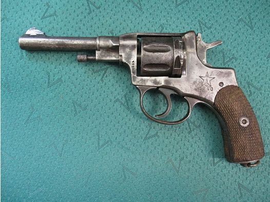 Revólver Nagant a prueba de gas 7,62x38R año de fabricación 1940