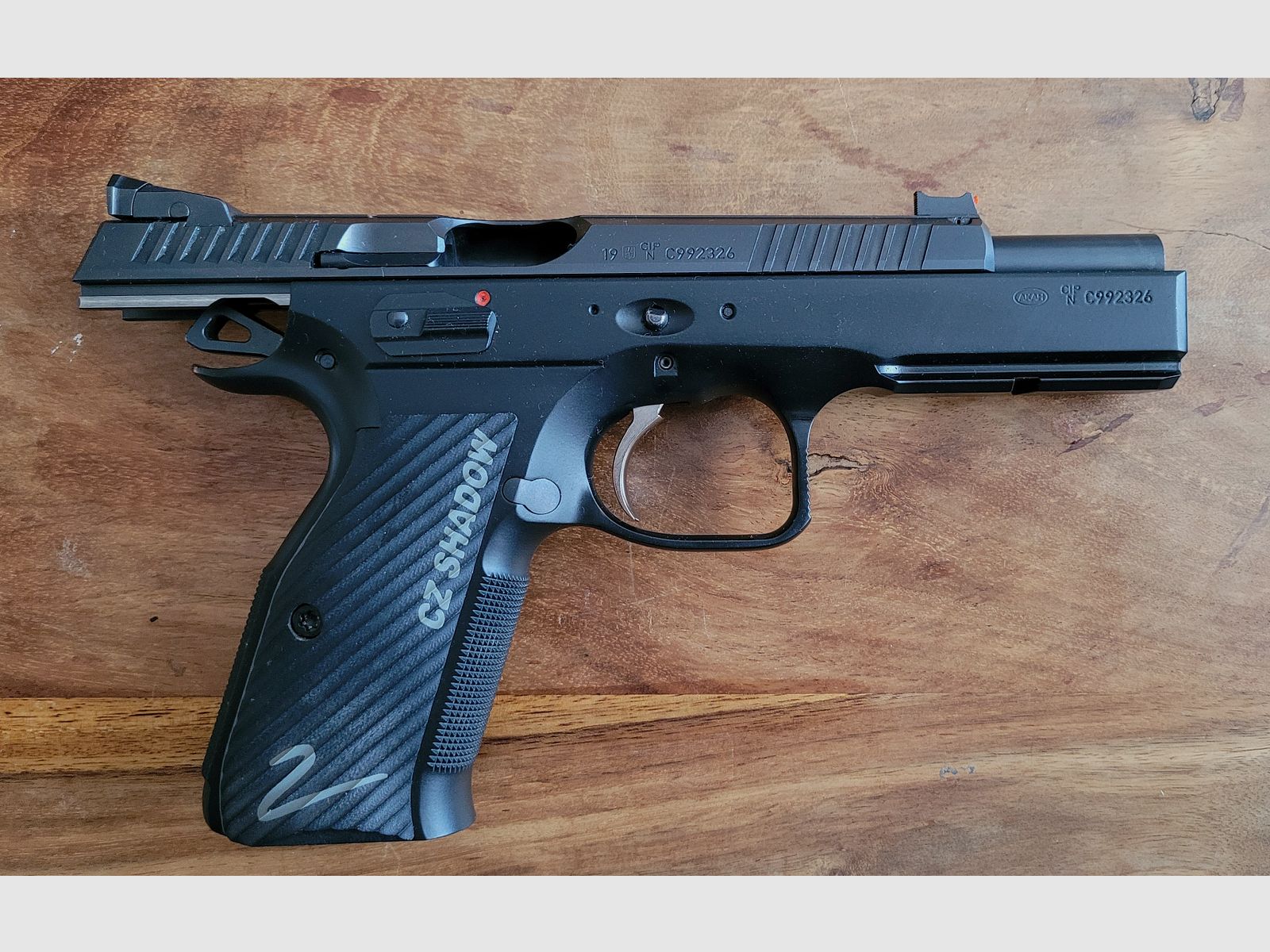 CZ Shadow 2 mit 4 Magazinen + LokGrip Griffschalen in OVP