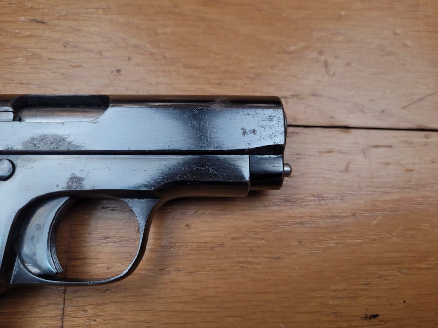 Sehr seltener halbautomatischer Pistol Verney Carron Vercar 2202 – Kal. 7,65 mm – Lauf und Mechanik top – sehr schöne Brünierung der Jagdgewehre der Marke – Waffe mit dreifacher Sicherheit und Ladeindikator – schöne Griffschalen mit Drachen – Sehr selten und TBE+, Bild 14 von 15