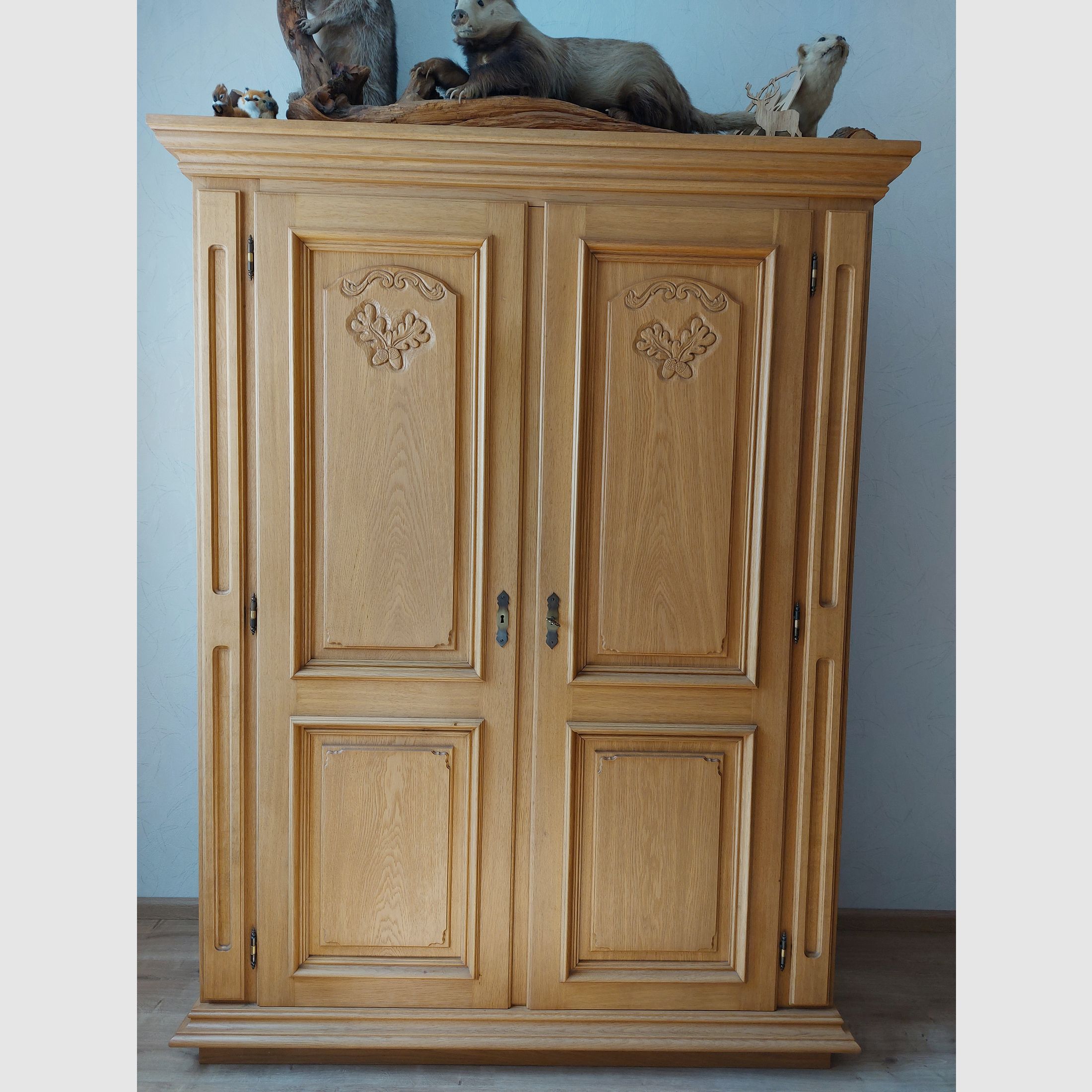 Jagdschrank Waffenschrank Schrank Eiche hell massiv Landhaus-Stil 180x140x55cm für Tresor