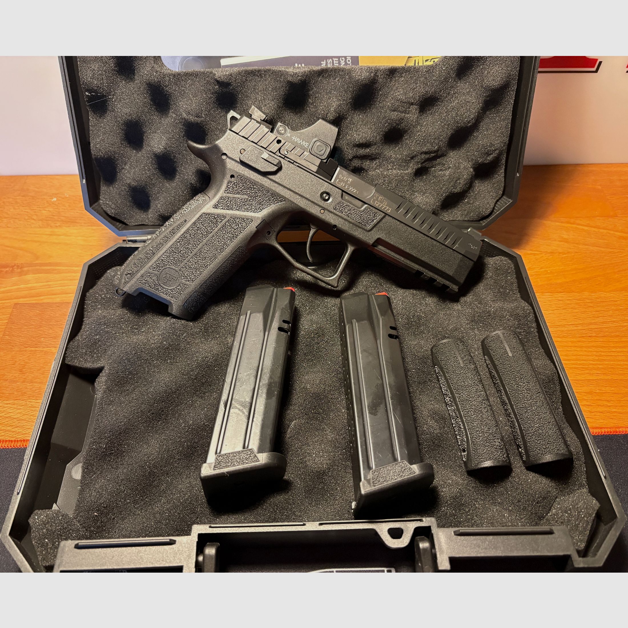 CZ Pistola P-09 F Nocturne optic Ready Set con HAWKE Endurance multi-Dot