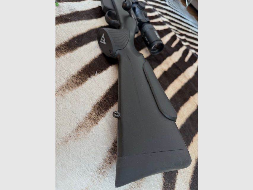 TIKKA T3x VARMINT .308 Win. SYSTÈME GAUCHE STEINER RANGER 3-12 x 56