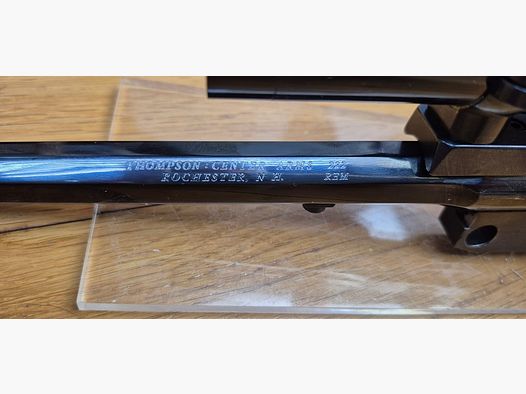 Splendide et rare canon pour Pistolet Thompson Center – Modèle Contender – Canon 10 pouces – Rare cal. 222 Rem ! – Arme de Rochester – Superbe canon octogonal à splendides rayures – Lunette Hunter Japan en 2.5 x 20 en acier – Montage 100% acier Leupold – Hausse d&rsquo;origine fournie – Bronzage 100% – Belle pièce d&rsquo;entrainement et de précision! – TBE+++