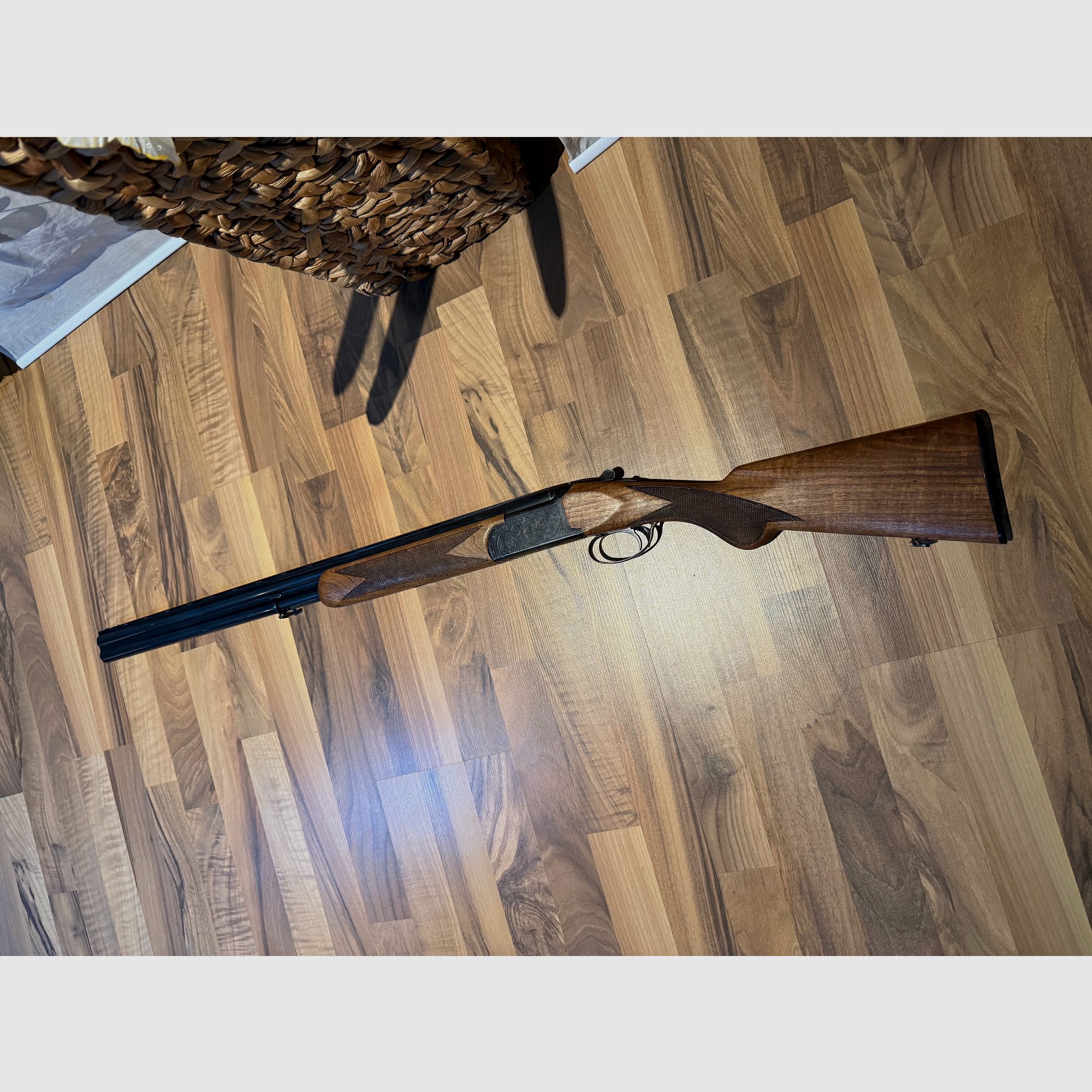 Lames Bockdoppelflinte im Kaliber 12/70 Einabzug mit Umschalter / Schwarze Basküle mit Gravuren / TOP!