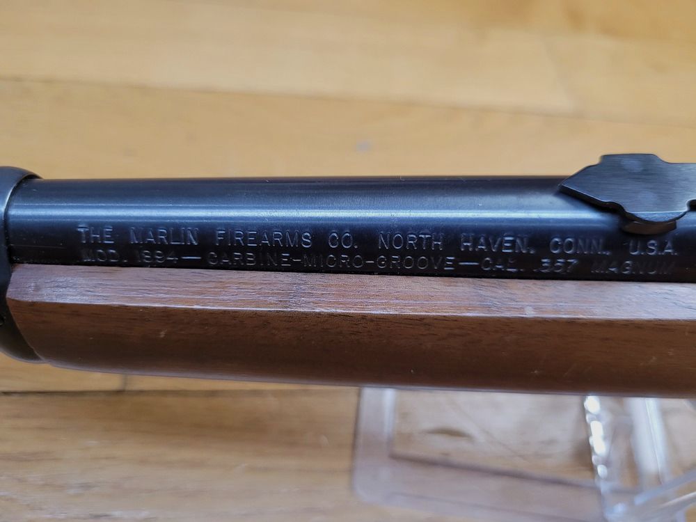 Sehr schöne Unterhebelrepetierbüchse Marlin Modell 1894 – Waffe von 1981 – Kal. .357Mag – 10+1 Schuss – Sehr schöner Schaft aus amerikanischem Nussbaum mit selbstgemachter, stoßdämpfender Schulterplatte – Ultra flüssige Mechanik – Wunderschöner 47 cm Lauf – Eine universelle Schusswaffe in TBE++ Nahezu neu!, Bild 1 von 28