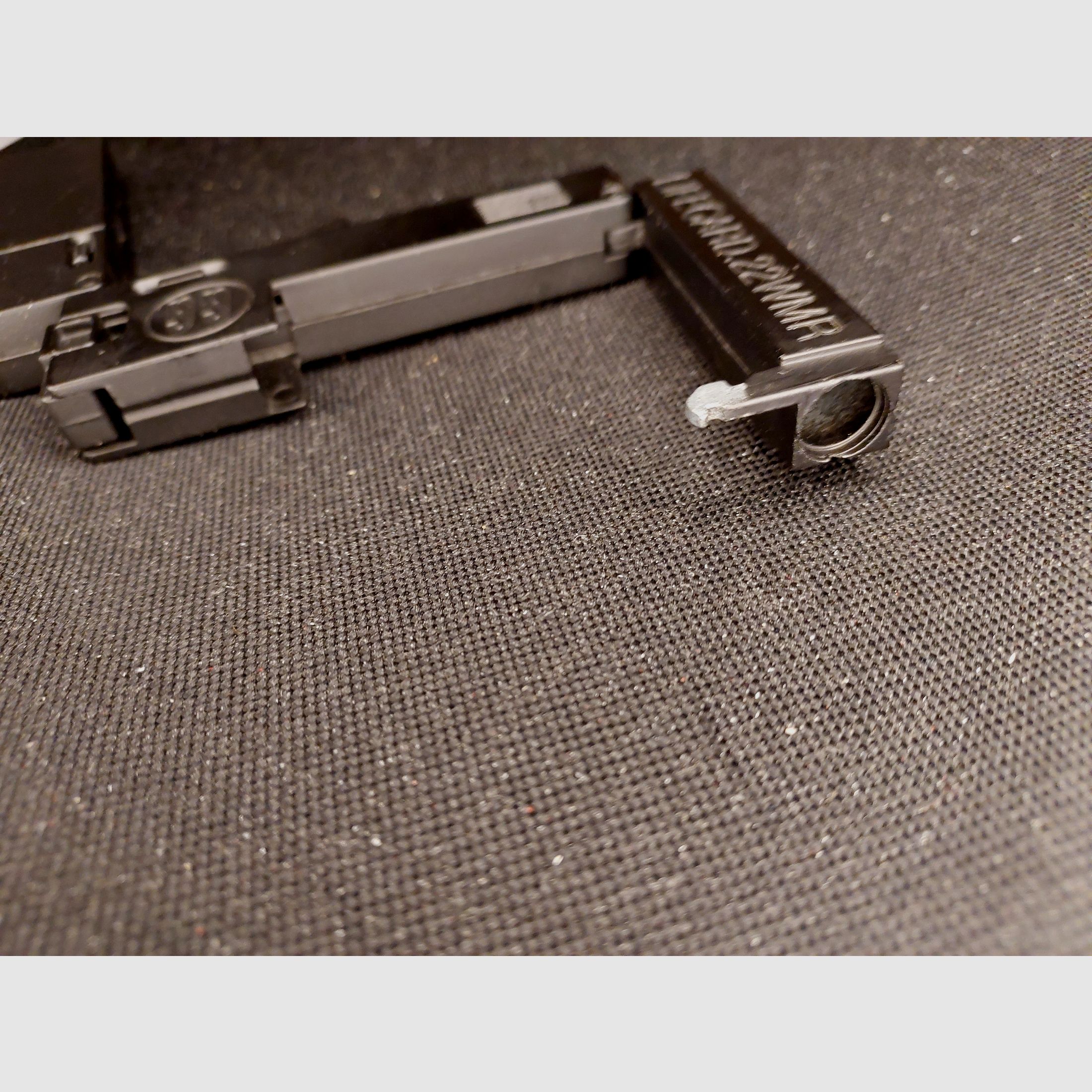 „LifeCard .22 WMR“ (Derringer-replica van het bedrijf GG) Deko-/speelgoedpistool van gietmetaal.