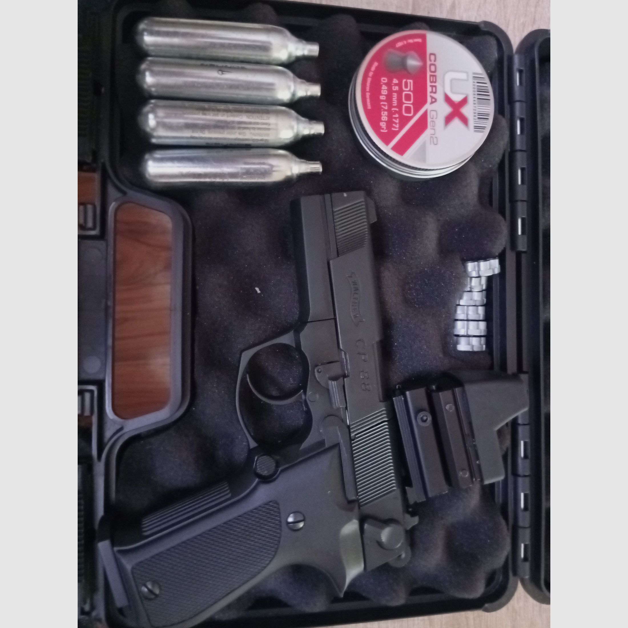 Walther CP88 mit Rotpunkt