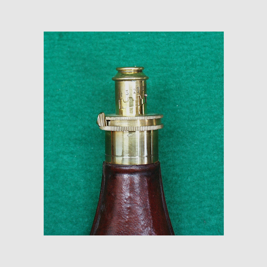 India botella de polvo, cuero