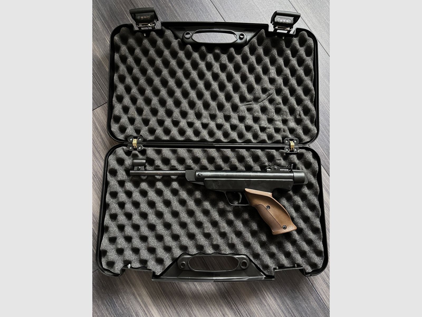 Air pistol DIANA Model 5 Cal 4.5 177 with like-new combination lock case