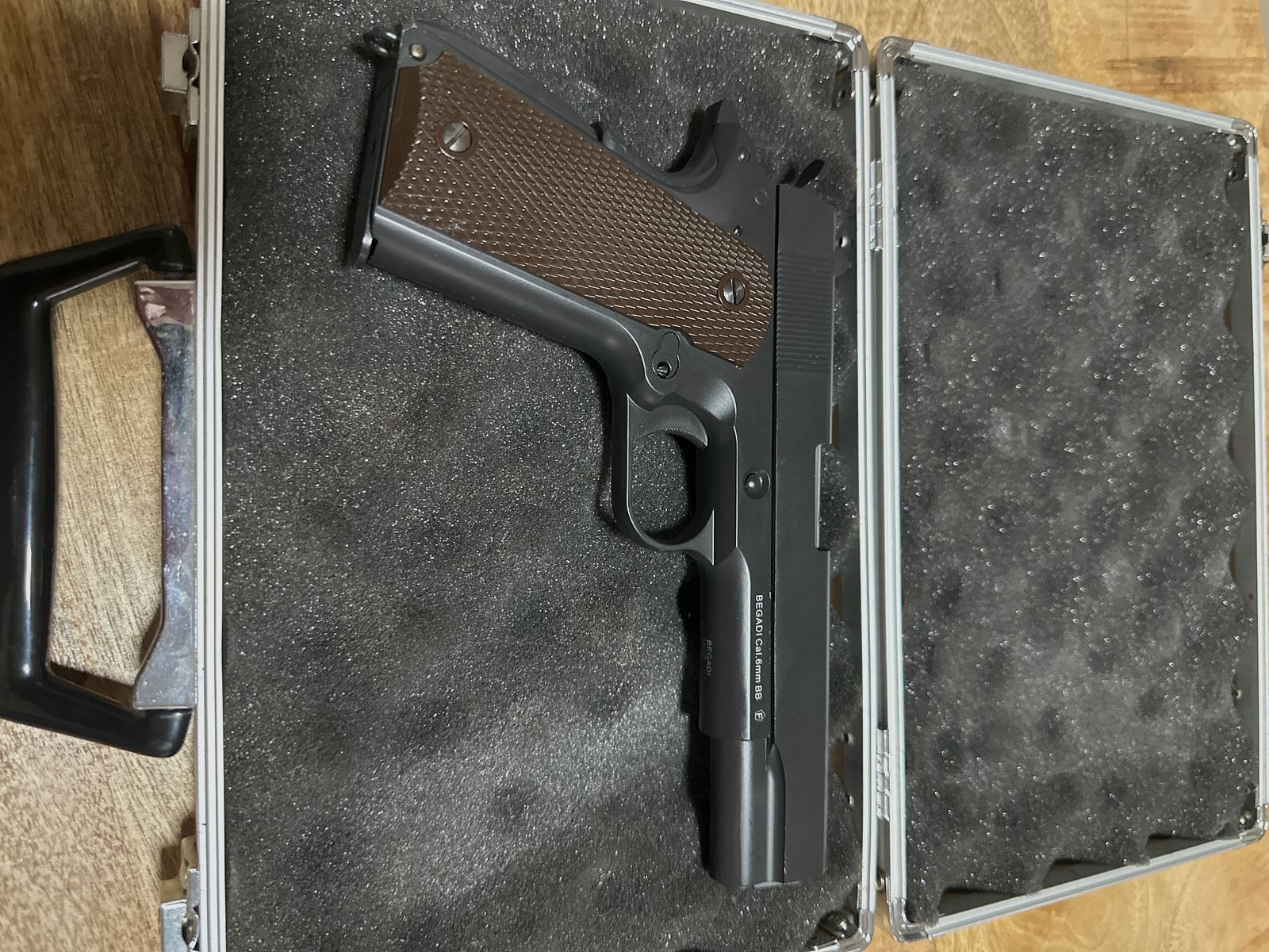 Begadi M1911 Pistole cal.6 mm BB Airsoft mit F Kennzeichen 