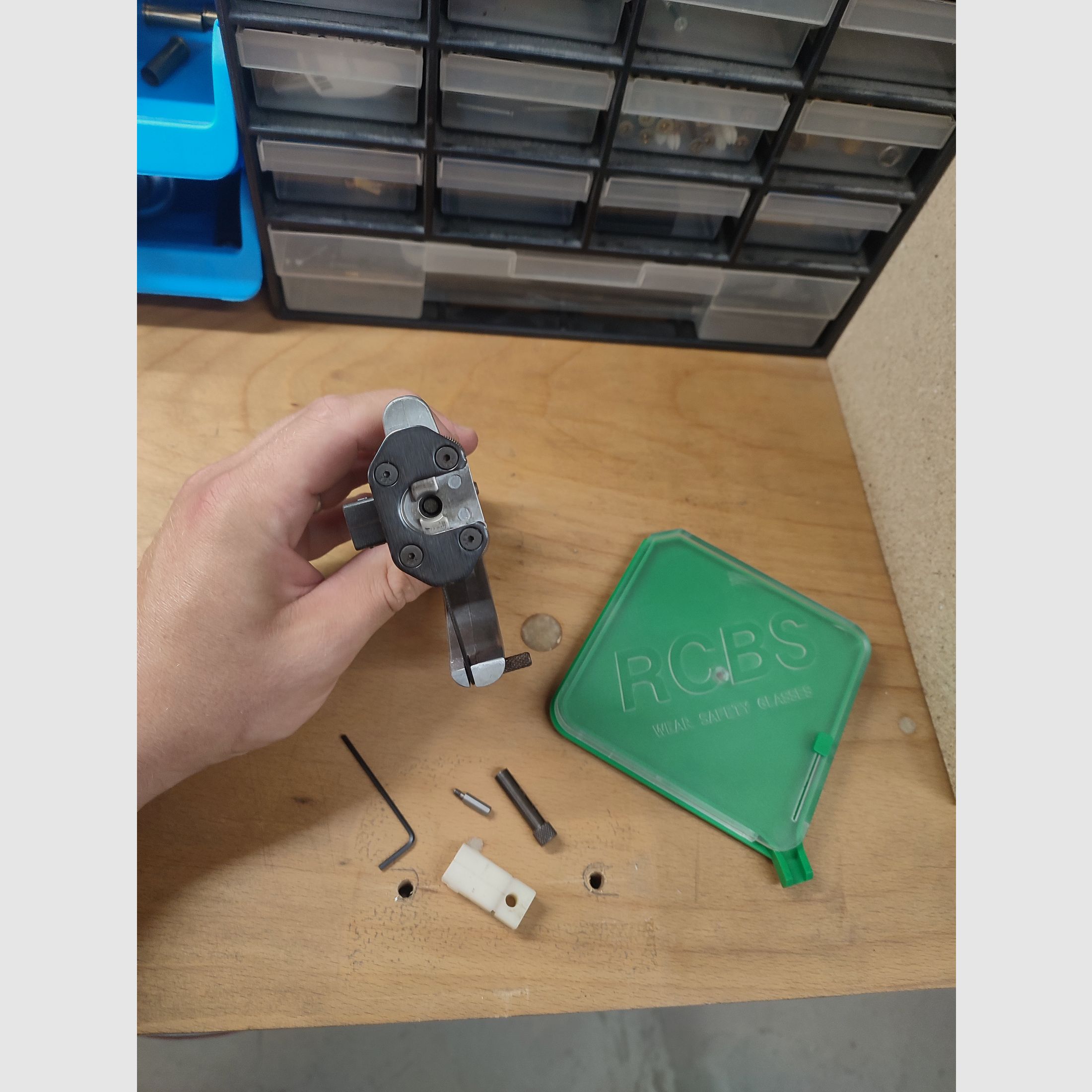 universal hand primer tool