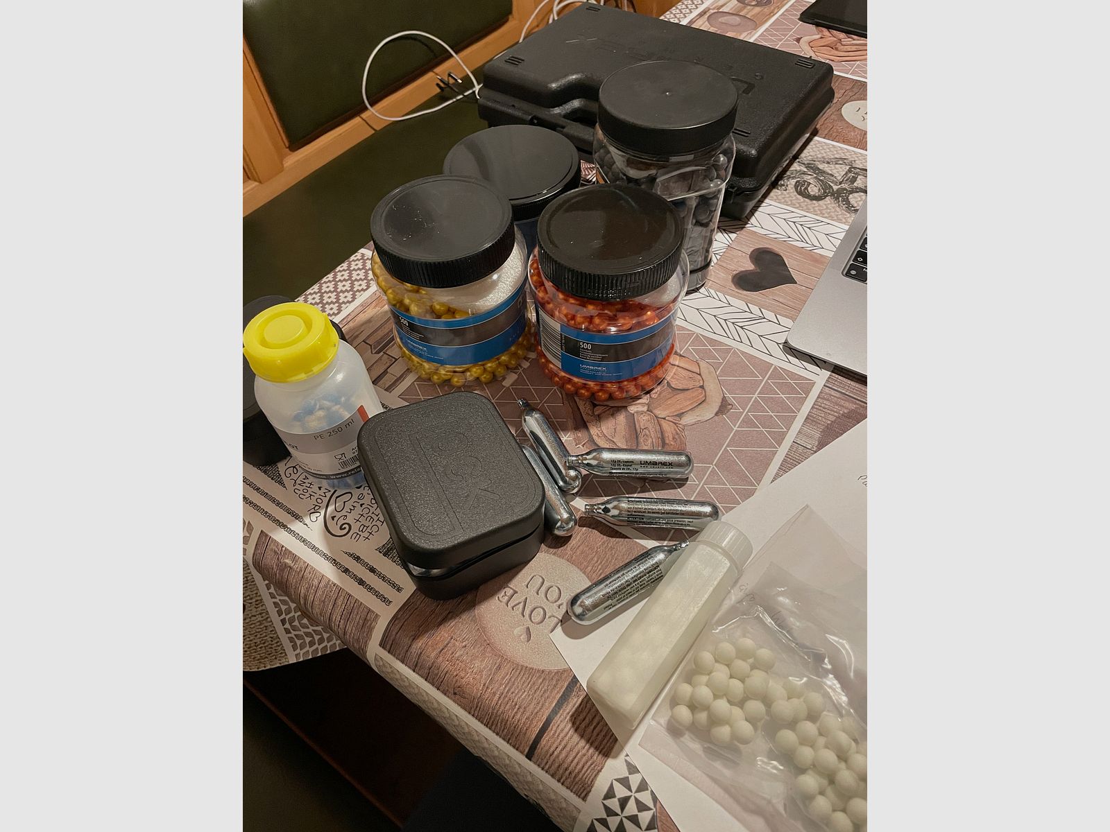 Umarex Glock 17 Gen 5 T4E Cal. .43 con 5 julios y un amplio equipamiento y cargador de repuesto