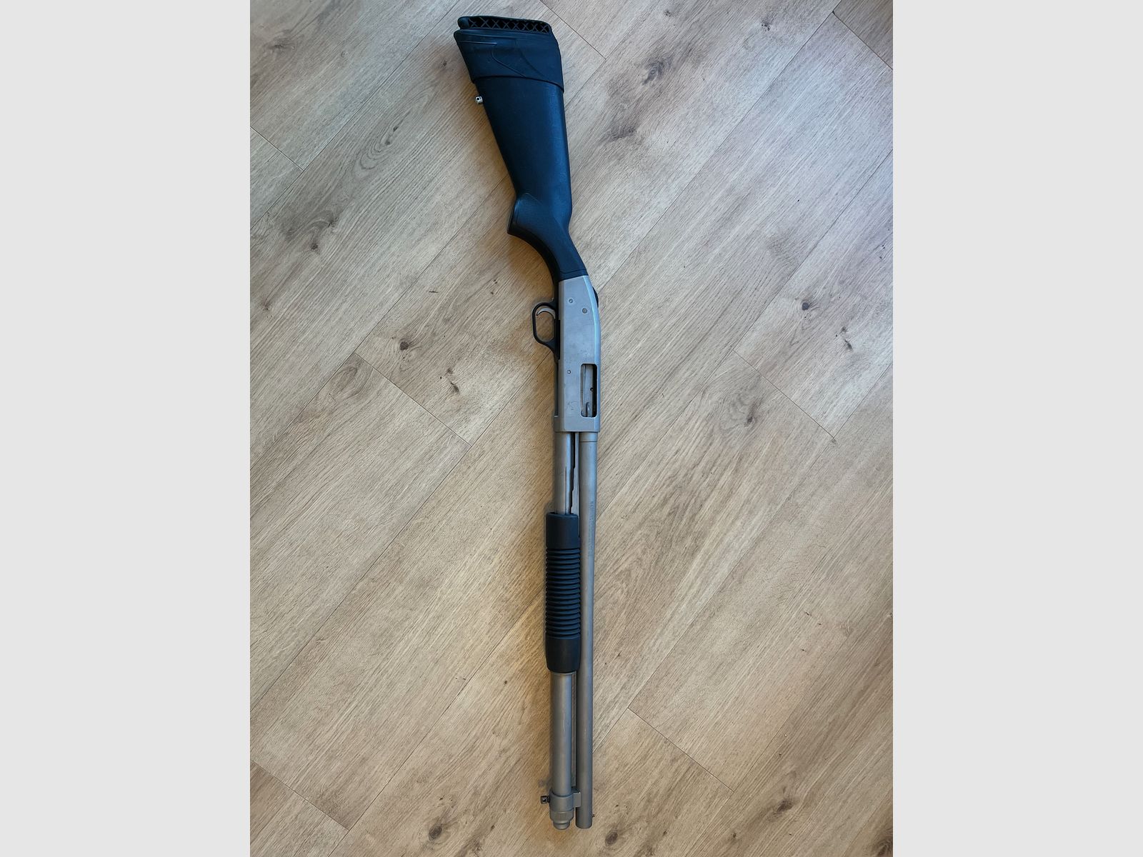 Vorderschaftrepetierflinte Mossberg 590 Mariner 12/76